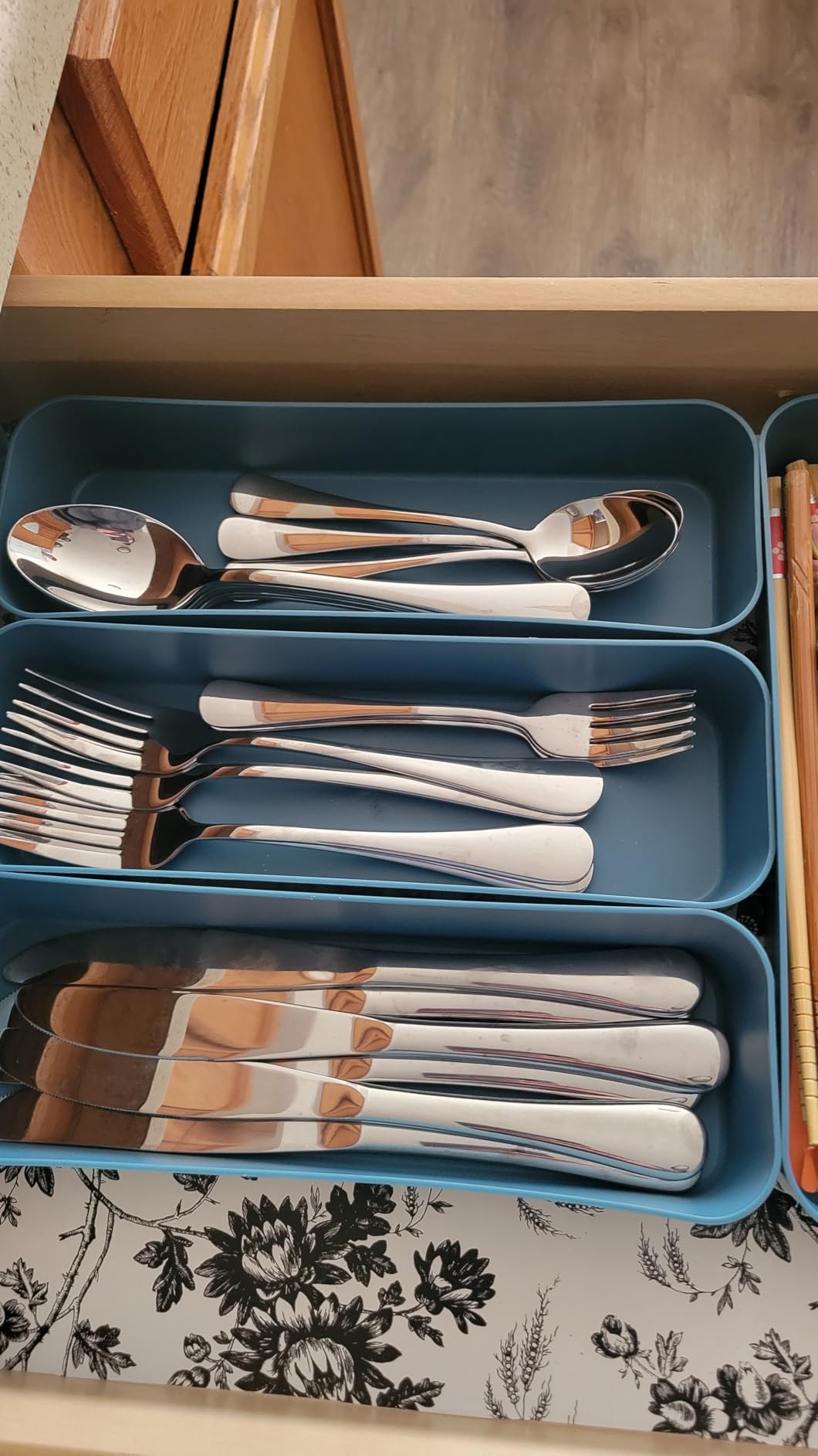 Silverware Set for 8, 40 Piece Stainless Steel Flatware Utensil Cutlery Set | Heavy Duty Steak Knife Fork and Spoon, Dishwasher Safe, Gift Package for Wedding Housewarming customer photo 2