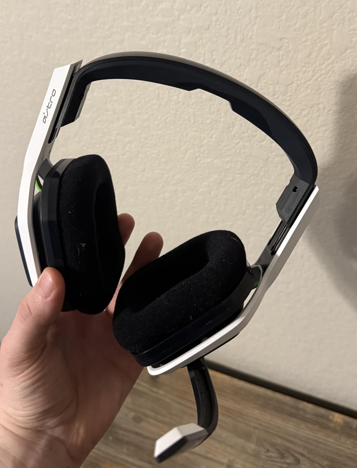 ASTRO Gaming Logitech G A20 Gen 2 Wireless Headset Xbox - White/Green | Compatible with Series X | S, One customer photo 2