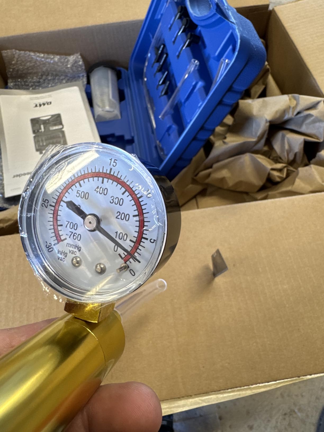 OMT One-Man Brake Bleeding Kit with Hand Vacuum Pump and Dial Gauge, Blue | High Grade Aluminum Alloy Fluid Evacuation System; Resilient PVC Tubing and Connectors; Great for Multi-Vehicle Servicing customer photo 2