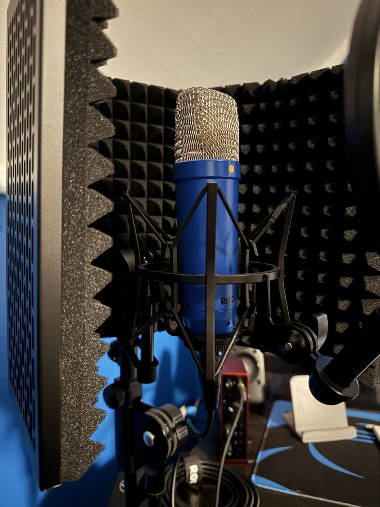 Microphone Isolation Shield, Foldable Mic Shield with Triple Sound Insulation, Reflection Filter with 3/8