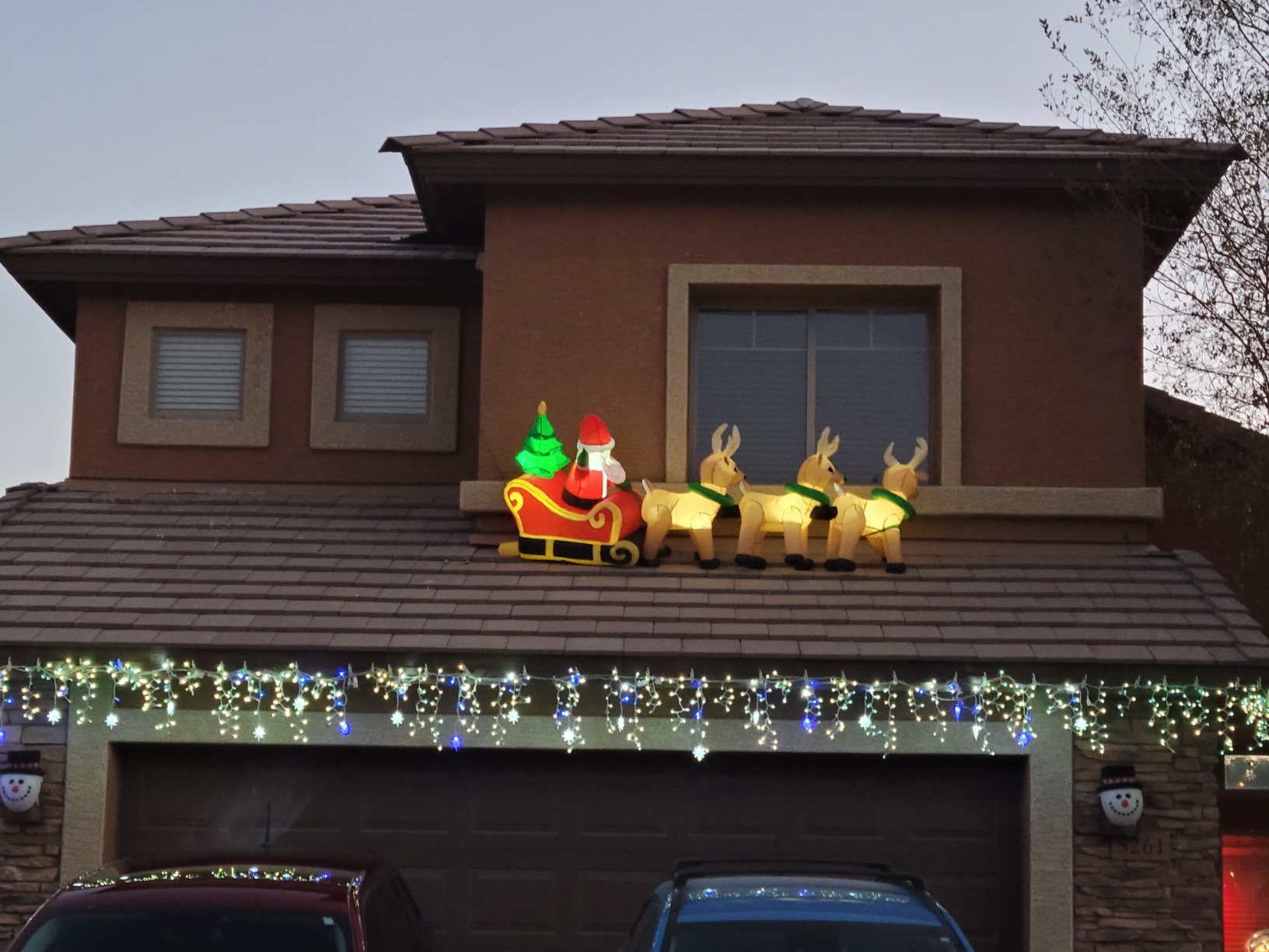 Best Choice Products 8.5ft Lighted Inflatable Christmas Decoration Santa Claus Sleigh & Reindeer Indoor Outdoor for Yard, Garden, Driveway, Large Room w/Heavy-Duty Stakes, Electric Fan Blower customer photo 2