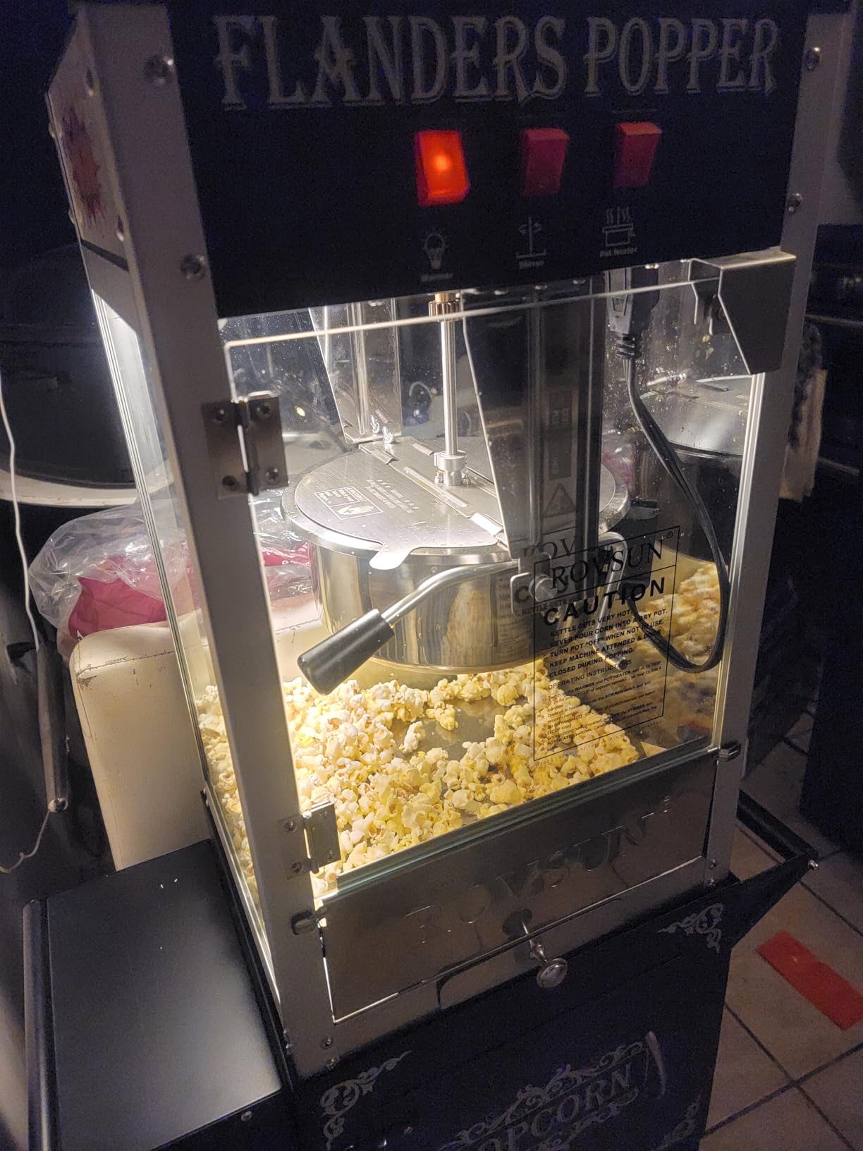 ROVSUN Popcorn Machine with Cart & 8 Oz Kettle Makes Up to 32 Cups, Movie Theater Style Popcorn Maker with Stainless Steel Scoop, Oil Spoon & 3 Popcorn Cups for Commercial Home Party, ETL, Black customer photo 1