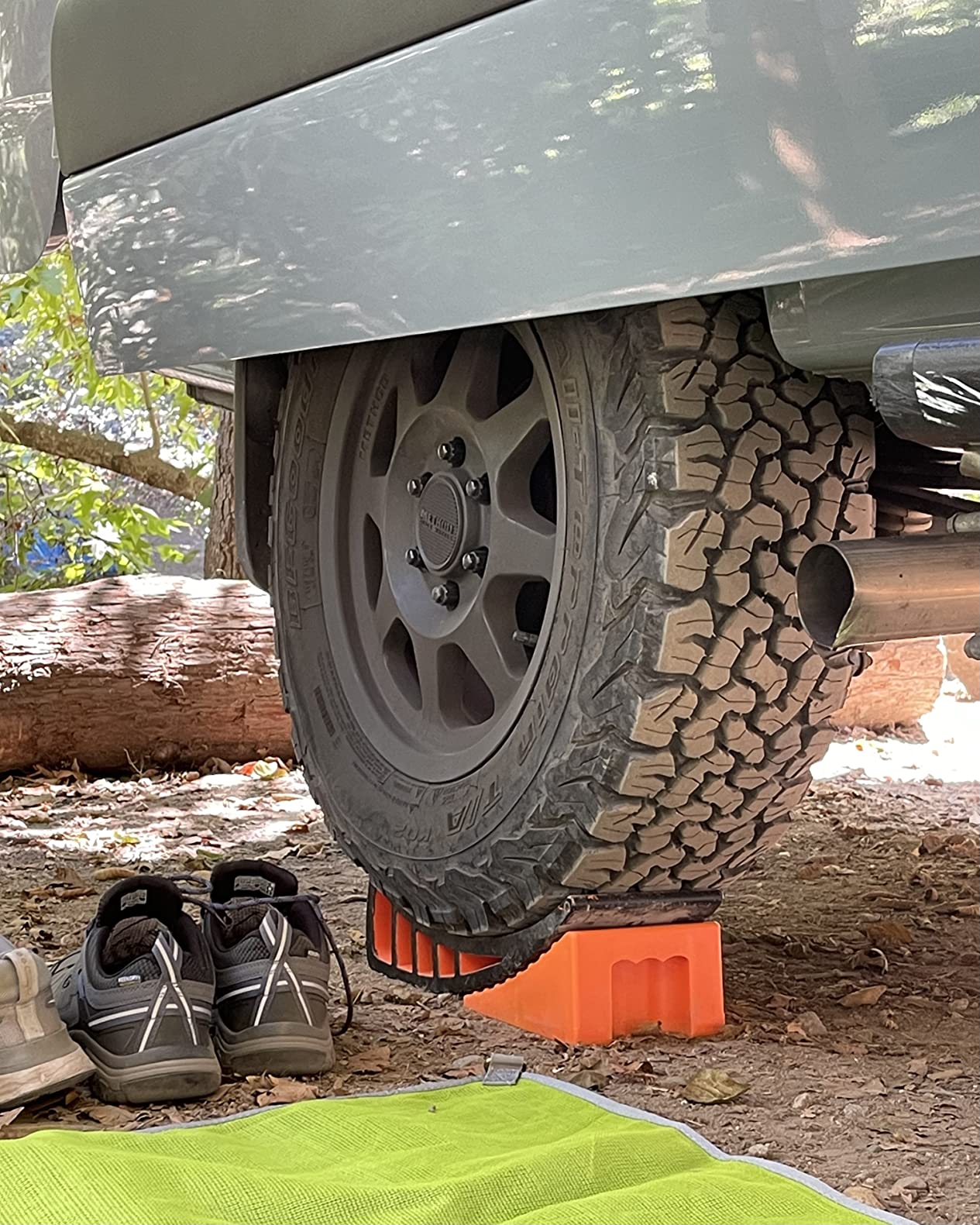 CARMTEK Camper Leveler Premium Kit - Curved RV Levelers with Camper Wheel Chocks, Rubber Mats and Carry Bag | Faster Camper Leveling Than RV Leveling Blocks customer photo 1