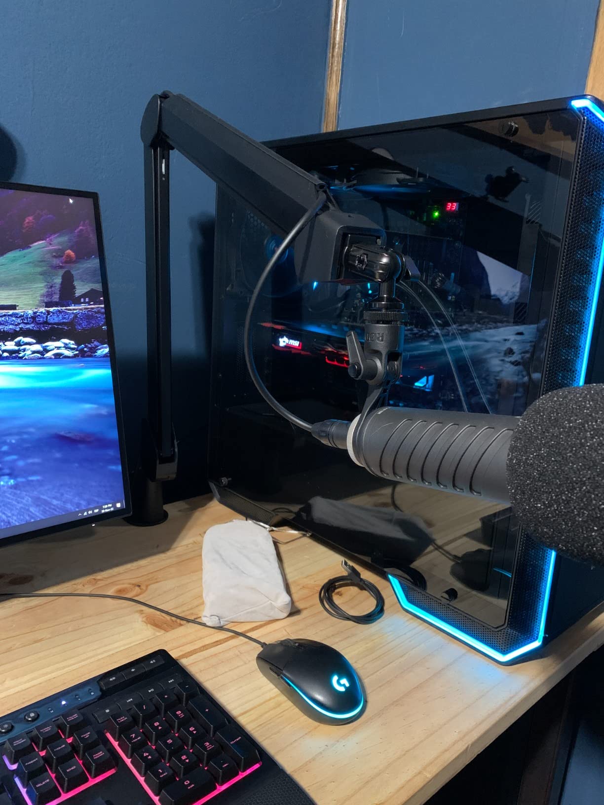 Elgato Wave Mic Arm High Rise, Broadcasting Boom Arm | 750mm vertical reach, Internal springs, Integrated cable channels, Custom counterweight, Desk clamp included customer photo 1