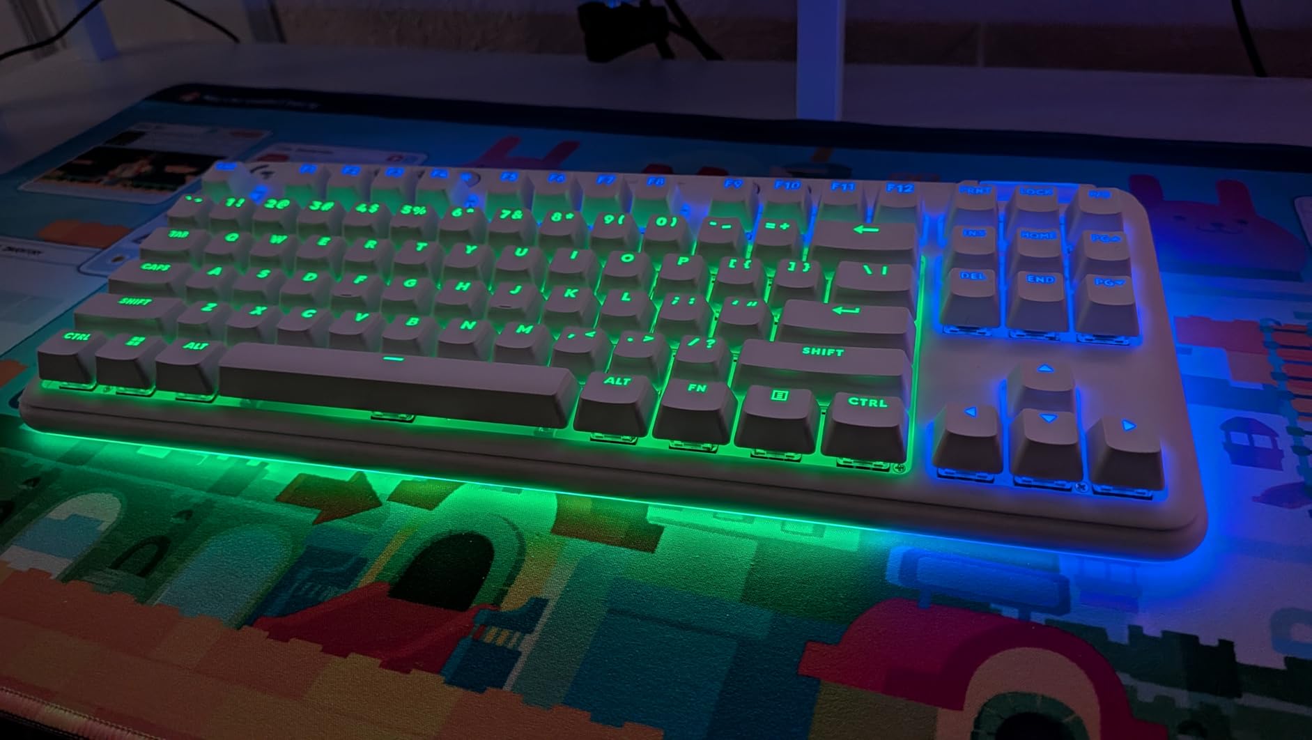 Logitech G715 Wireless Mechanical Gaming Keyboard - White Mist | LIGHTSYNC RGB, Lightspeed wireless, mechanical linear switches, keyboard palm rest, PC/Mac compatible customer photo 1