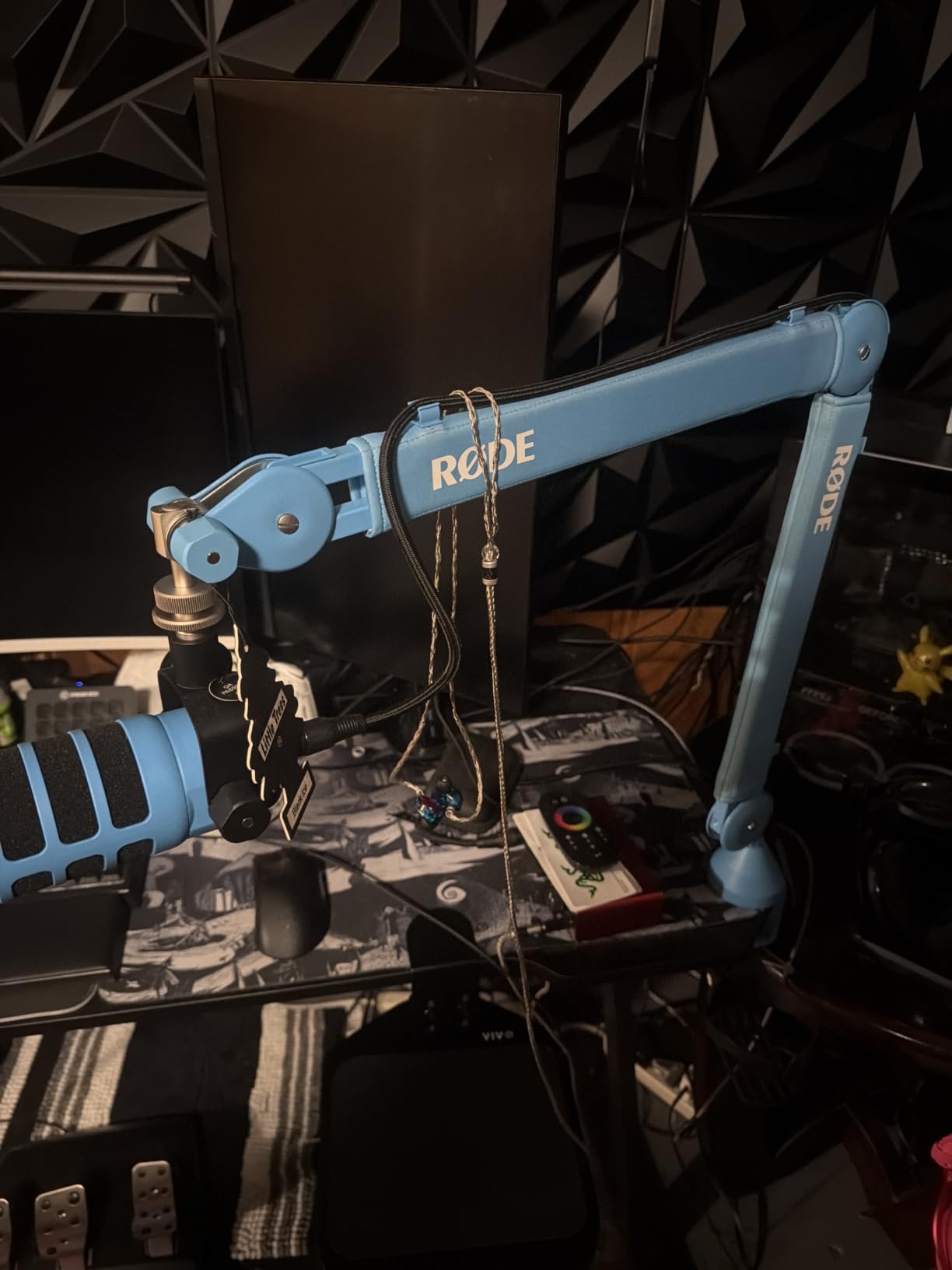 RØDE PSA1+ Professional Studio Arm with Spring Damping and Cable Management, Black customer photo 2
