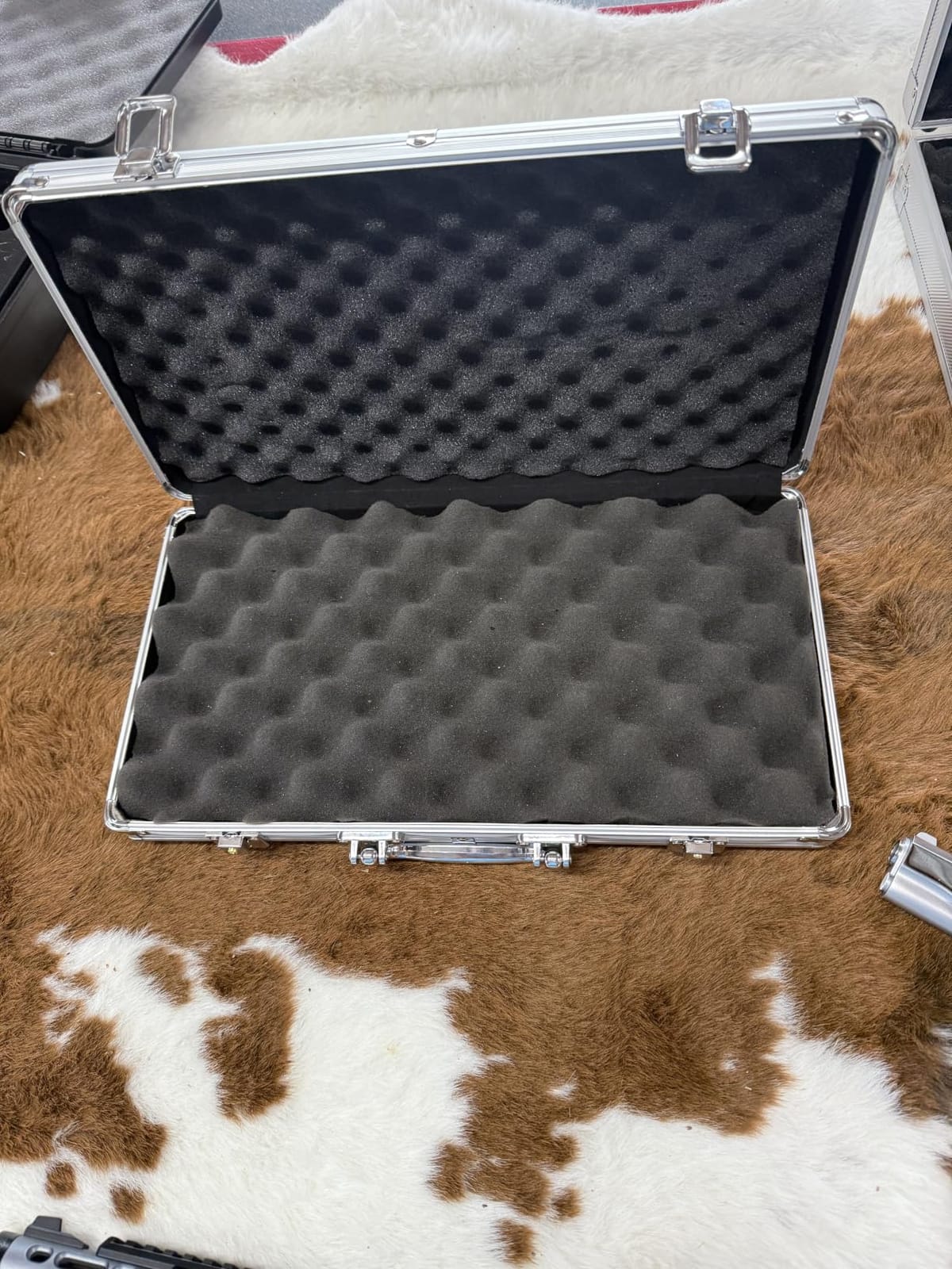 SEETOOOGAMES 200pcs Capacity Empty Aluminum Poker Chip Case Only customer photo 1