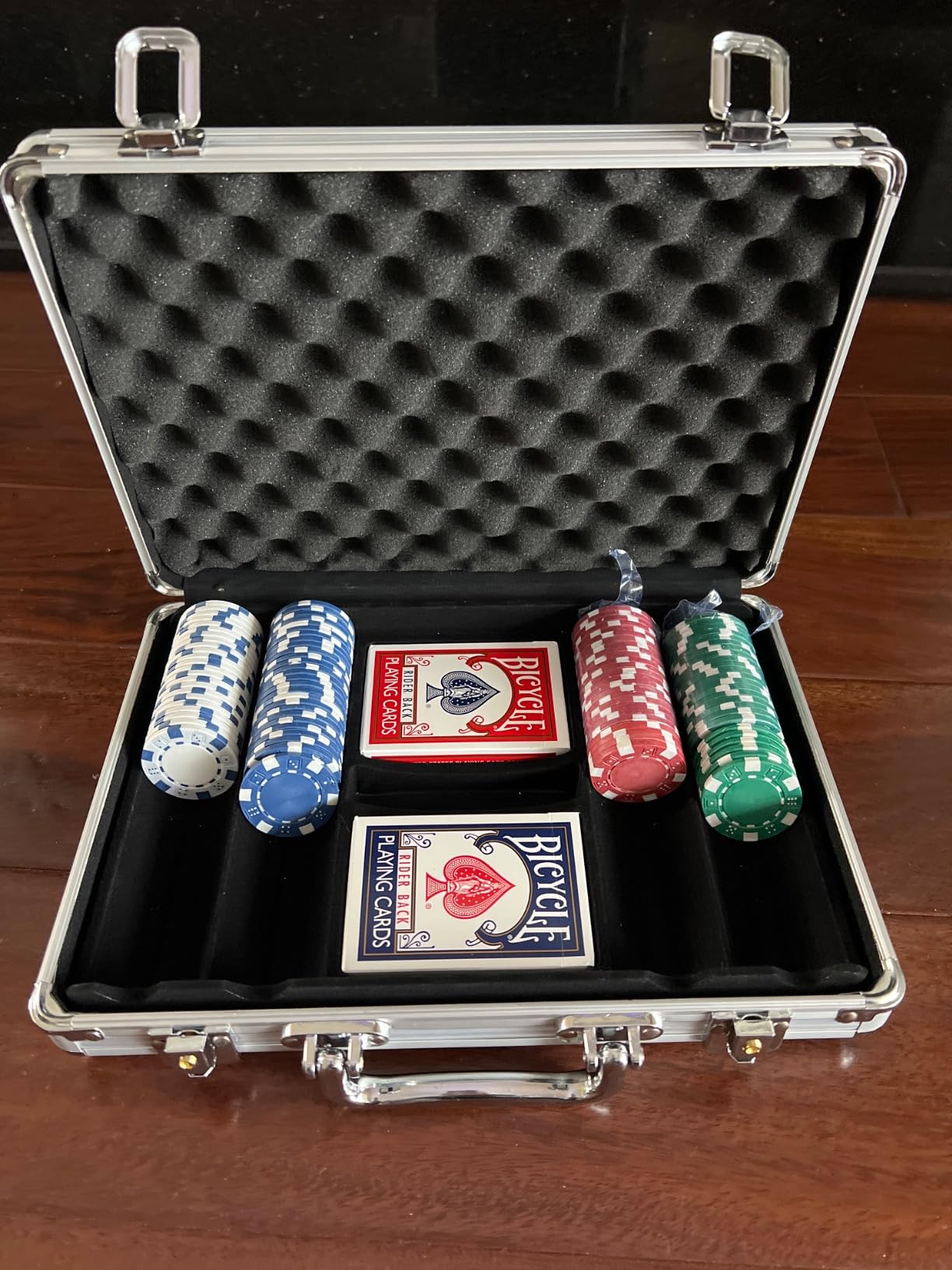 SEETOOOGAMES 200pcs Capacity Empty Aluminum Poker Chip Case Only customer photo 2