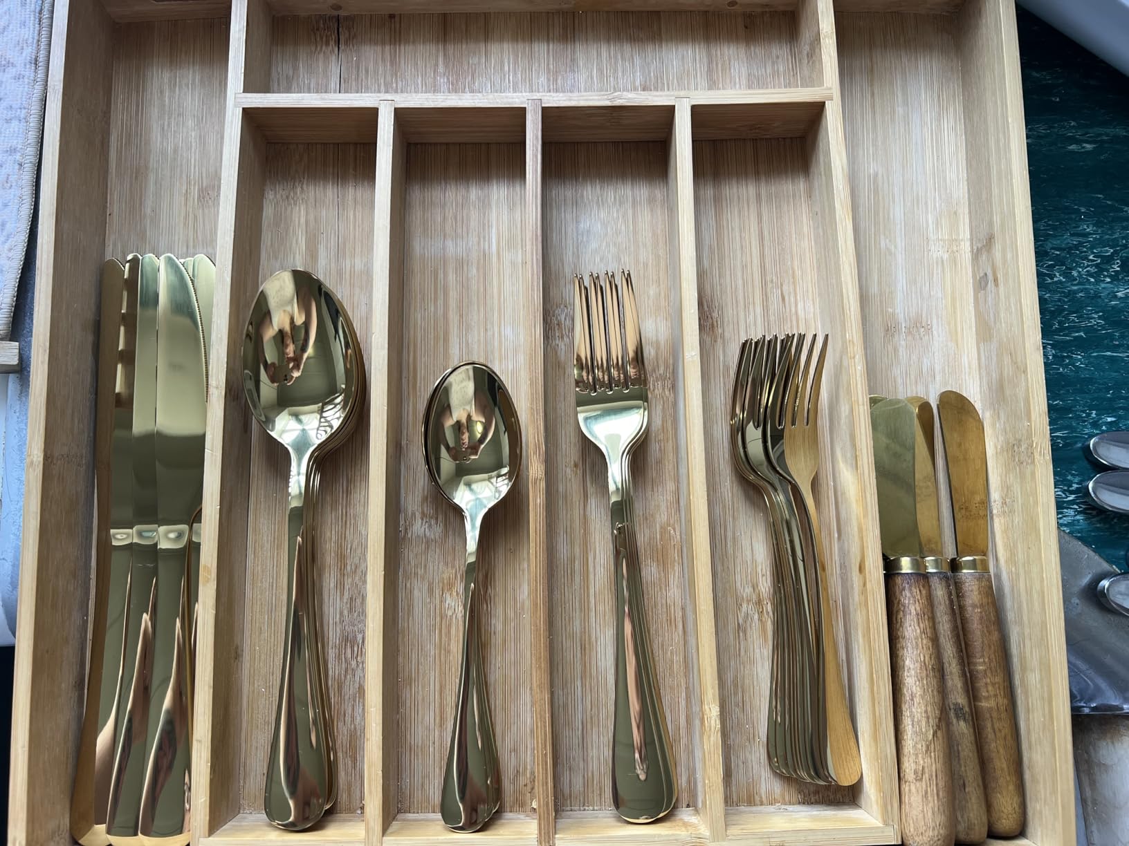 Aisoso Gold Silverware Set for 8, 40-Piece Gold Flatware Set Stainless Steel Cutlery Kitchen Utensil Set Mirror Polished customer photo 2