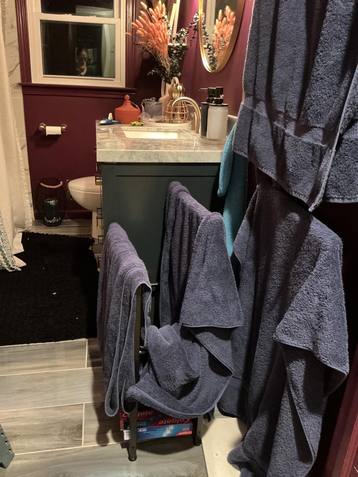 HOOBRO Free Standing Towel Rack for Bathroom, 2 Tier Blanket Rack, Drying and Display Rack with Shelf, Rustic Brown and Black BF02LB01 customer photo 2