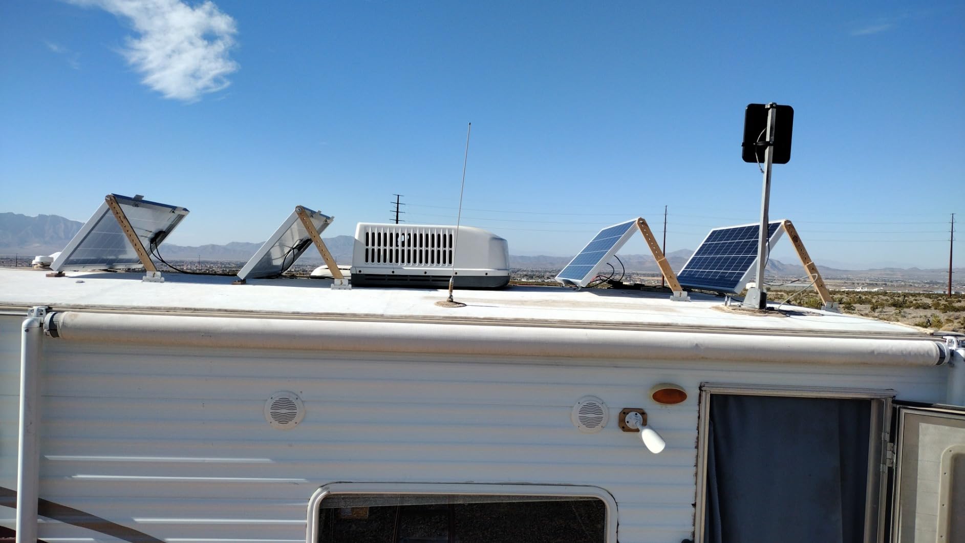 ECO-WORTHY 200 Watts 12 Volt/24 Volt Solar Panel Kit with High Efficiency Monocrystalline Solar Panel and 30A PWM Charge Controller for RV, Camper, Vehicle, Caravan and Other Off Grid Applications customer photo 2