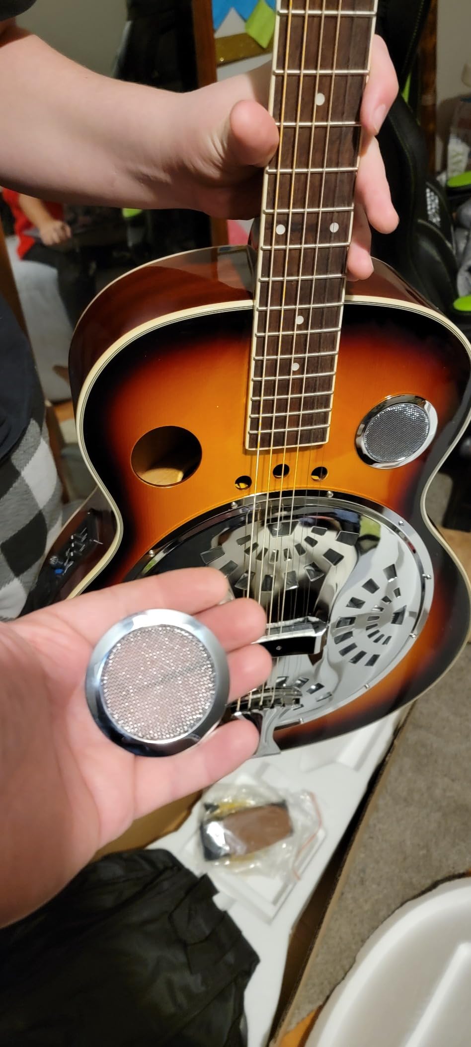 Pyle Resophonic Resonator Acoustic Electric Guitar - 6 String Round Neck Sunburst Mahogany Traditional Resonator w/Built-in Pre Amplifier, Case Bag, Strap, Steel Strings, Tuner, Picks customer photo 2