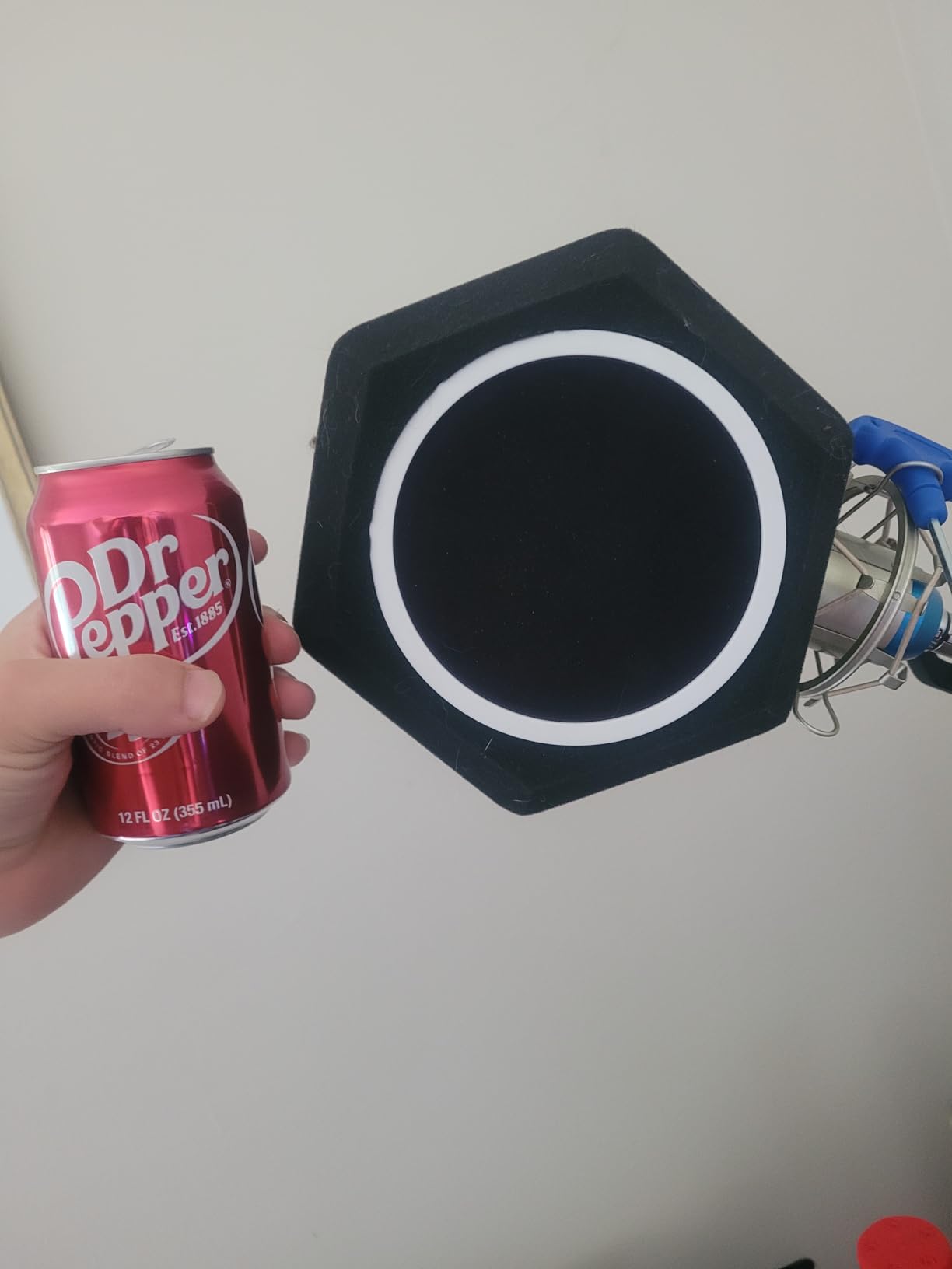 Microphone Wind Shield Pop Filter Microphone Isolation Ball, Acoustic Filter for Record Studios Mic, Sound-Absorbing Foam Five-sided Seal Design to Effectively Reduces Noise and Reflections customer photo 1