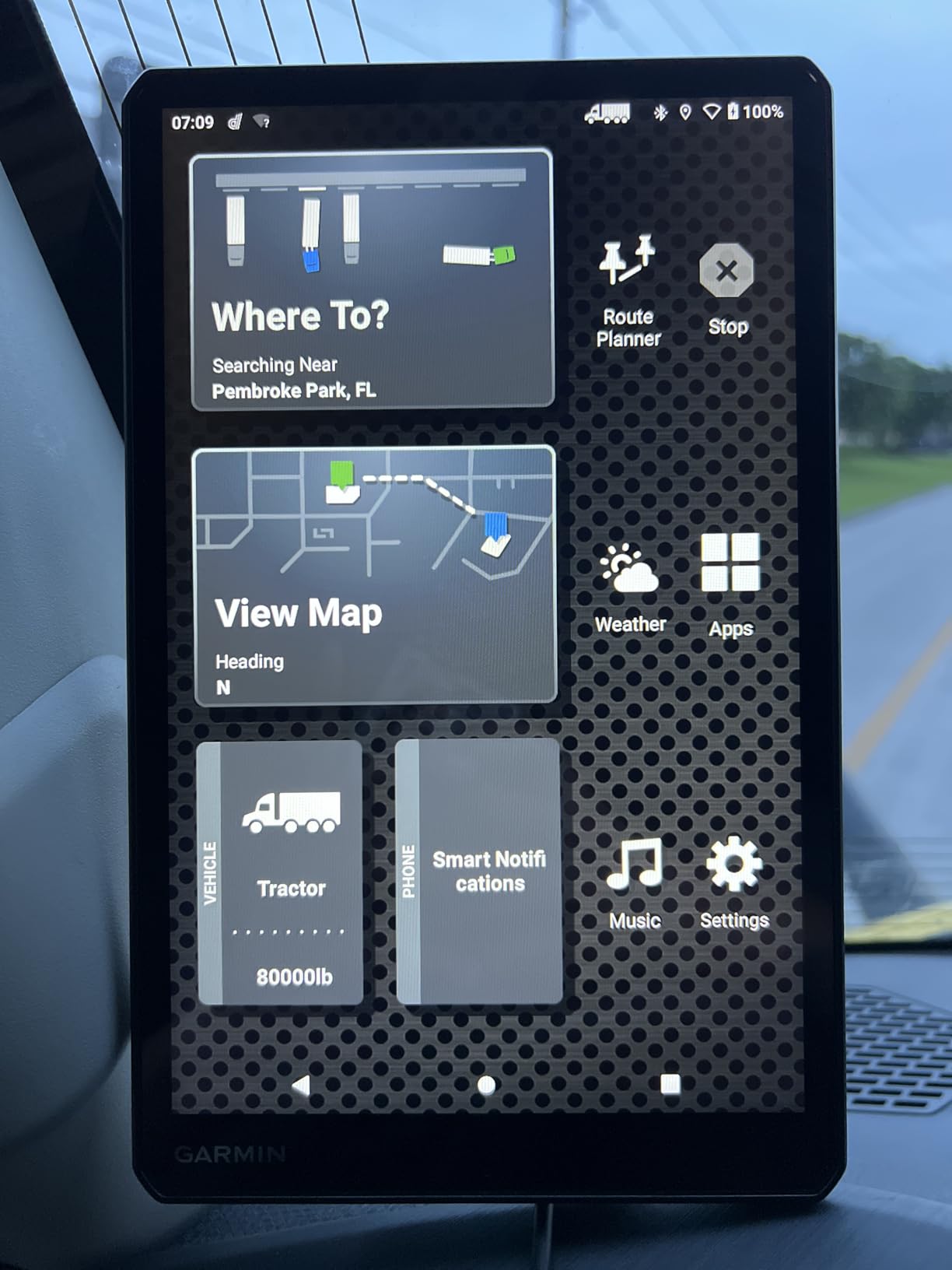 Garmin dēzl™ OTR1010, Extra-Large, Easy-to-Read 10” GPS Truck Navigator customer photo 2