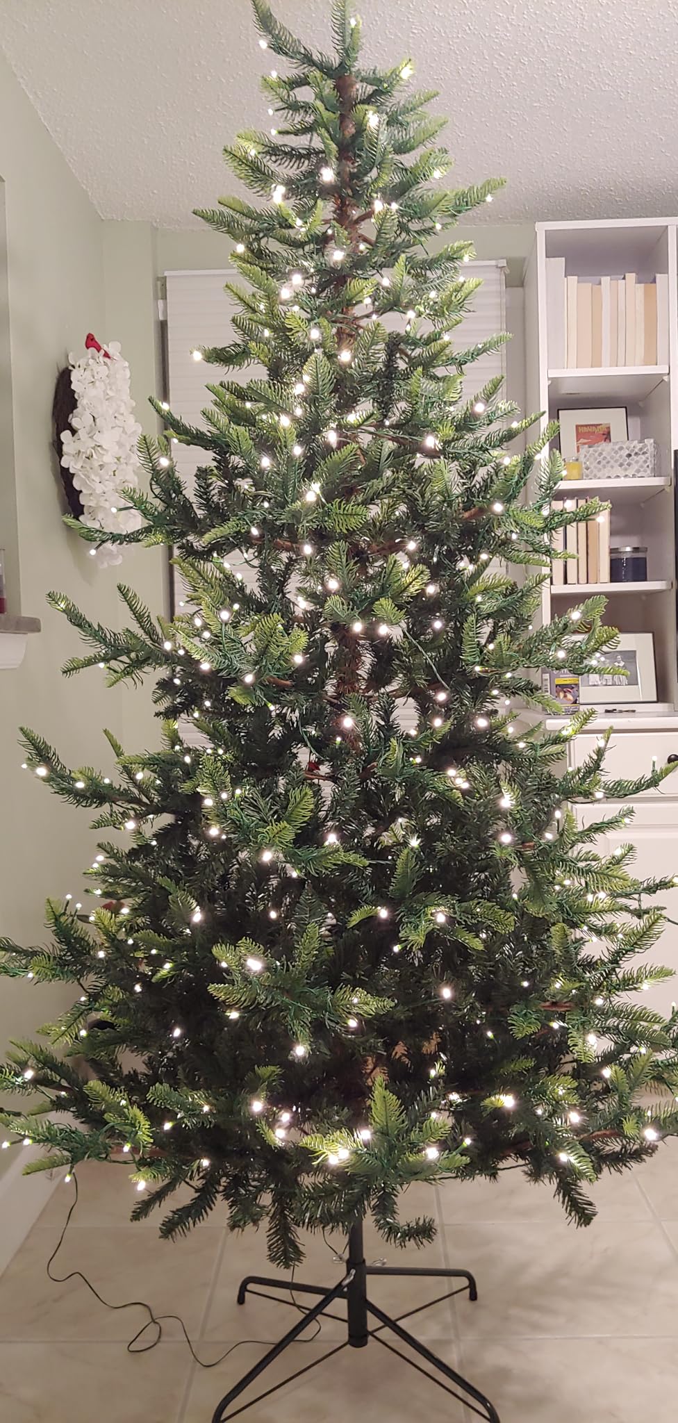 Naomi Home Prague 7.5ft Prelit Artificial Christmas Tree with Foot Pedal, 1717 Branch Tips, 550 Warm Lights and Metal Stand, 56
