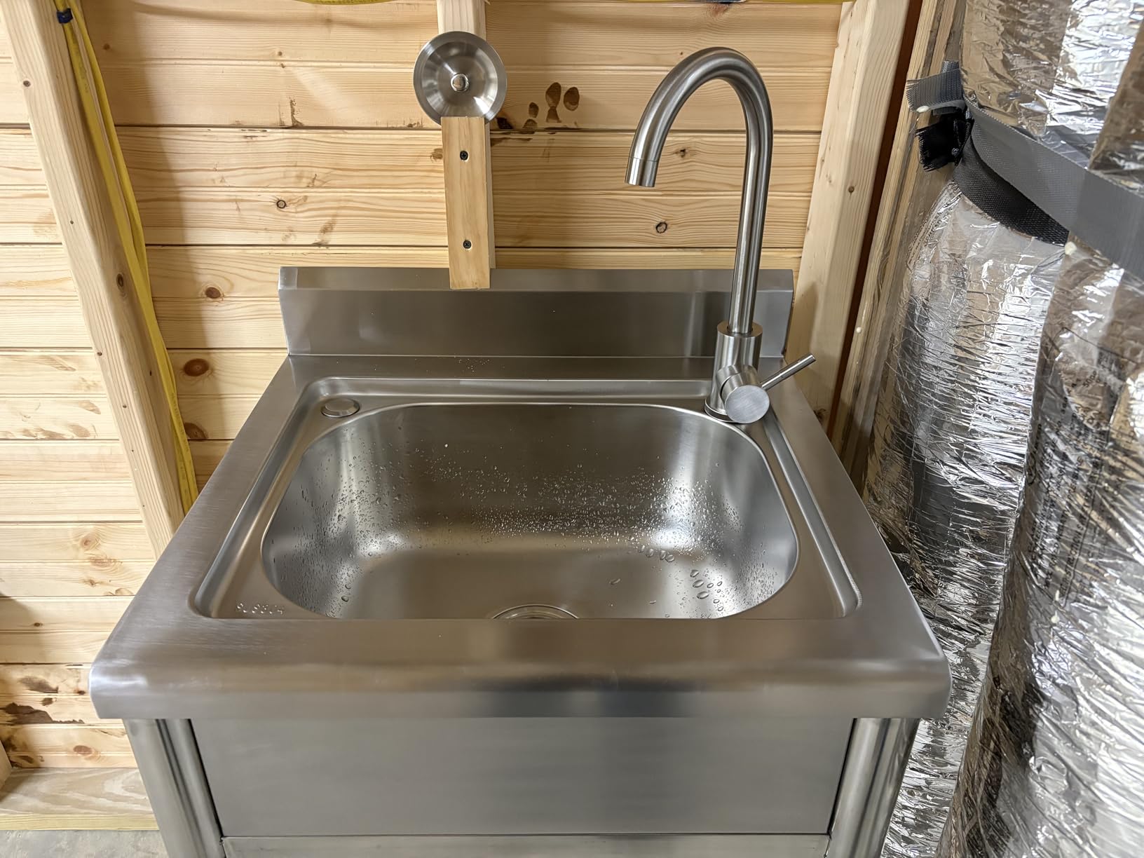 Stainless Steel Utility Sink, Freestanding Single Bowl Garage Sink 22 Inch | Shop Sink for Laundry Room Basement Garden Kitchen Outdoor Indoor, w/t Cold & Hot Water Lines, Rapid Drainage, Easy Setup customer photo 1