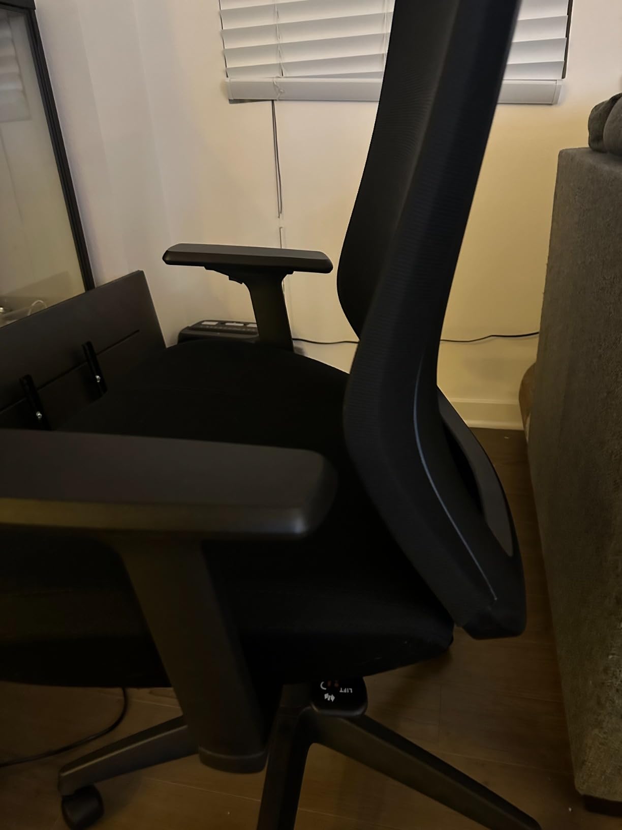 Big and Tall Home Office Desk Chair 400lb Capacity for Heavy People, Ergonomic Wide Mesh Desk Chair with Stepless Recline & Lock, 5.5