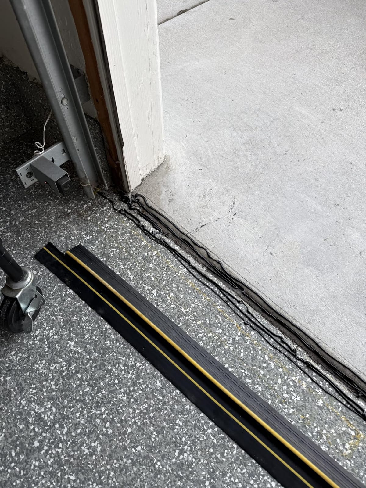 Jin&Bao Universal Garage Door Threshold Seal Strip 20FT Kit, Bottom Waterproof Rubber Weather Stripping Replacement (Yellow, 2 Adhesive) customer photo 1