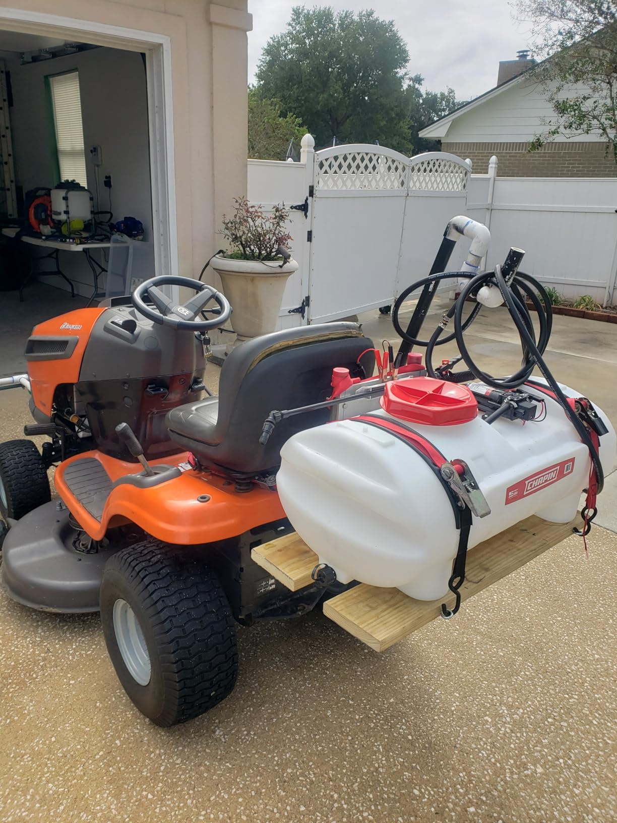 CHAPIN 8-Gallon ATV Spot Sprayer, 12V Pump for Easy Spraying customer photo 2