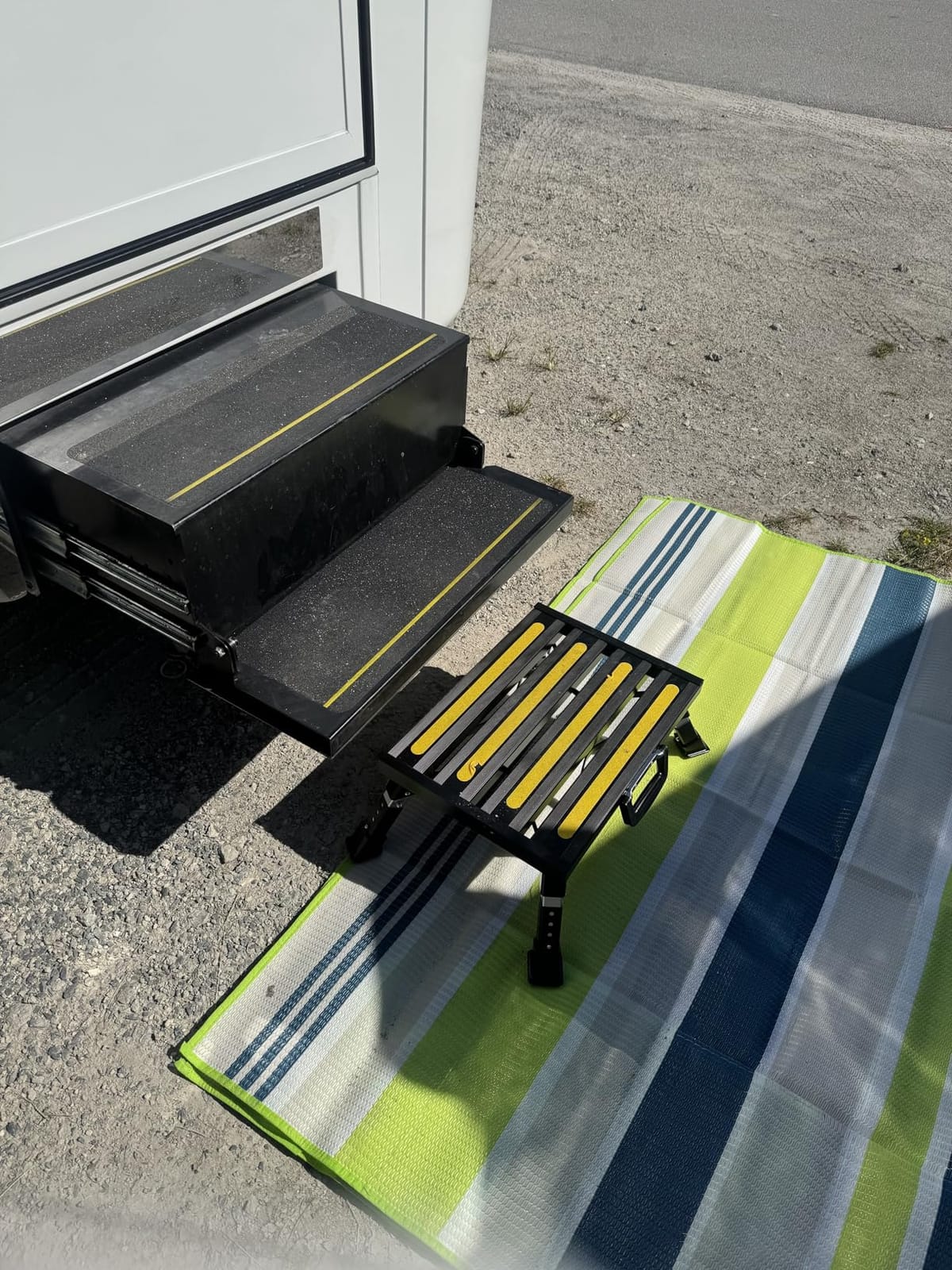 Aluminum RV Steps, 4-Level Adjustable Folding Step Stool with Non-Slip Rubber Feet, Non-Slip Fluorescent Strip Platform Rv Accessories - Black customer photo 1