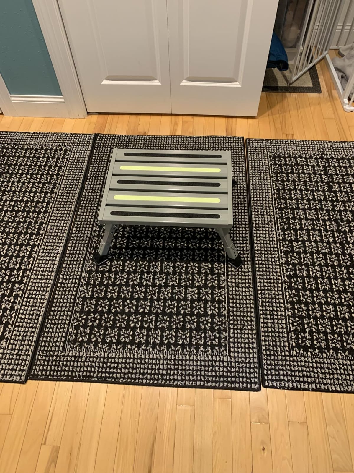 Aluminum RV Steps, 4-Level Adjustable Folding Step Stool with Non-Slip Rubber Feet, Non-Slip Fluorescent Strip Platform Rv Accessories - Black customer photo 2