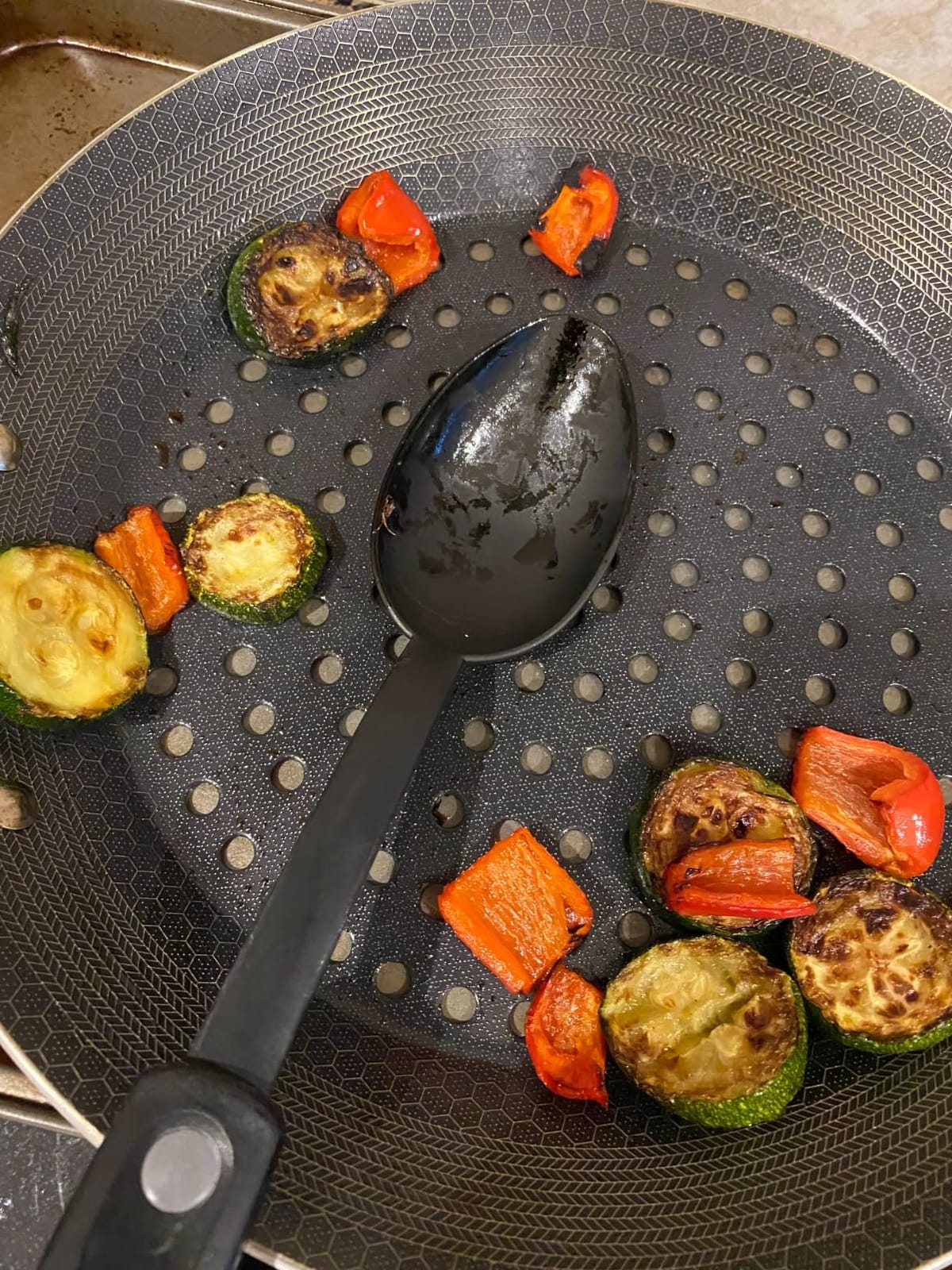 HexClad Hybrid Nonstick BBQ Grill Pan, Dishwasher-Friendly, BBQ and Oven-Safe Up to 900°F customer photo 1