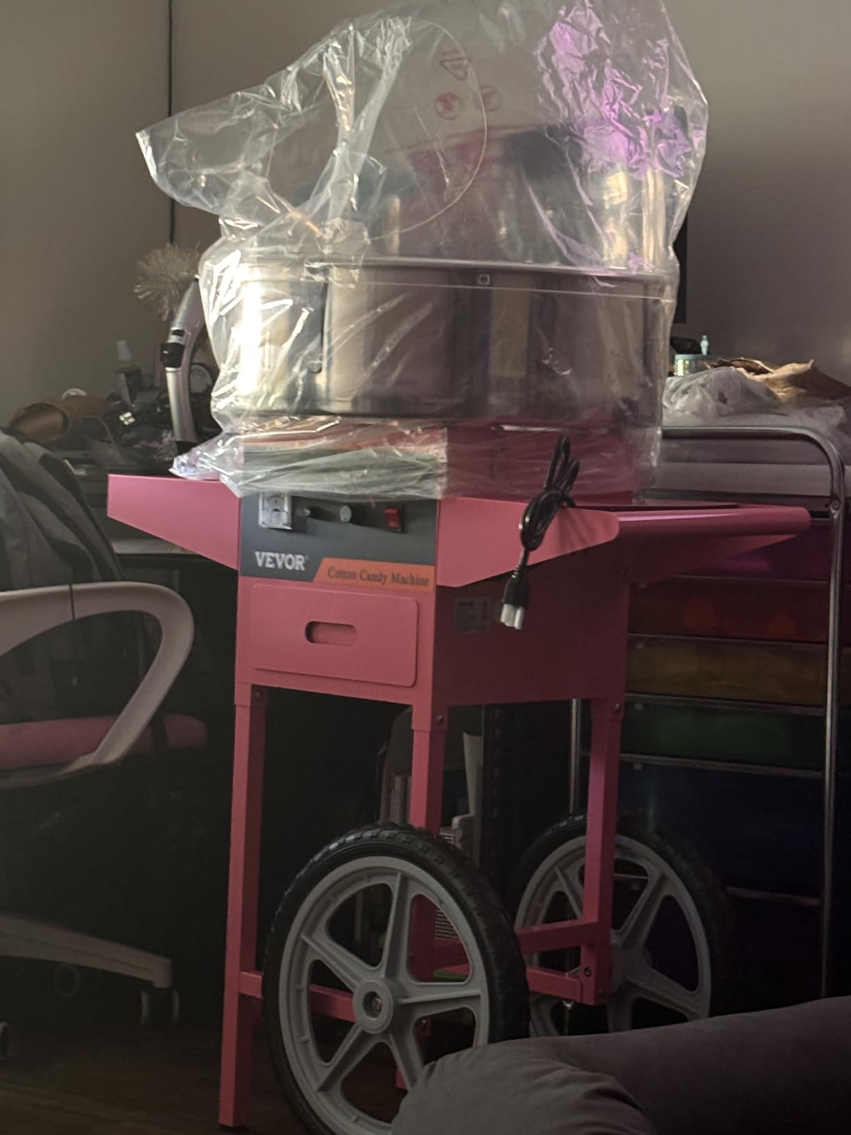 VEVOR Electric Cotton Candy Machine Cart with Cover, Commercial Floss Maker w/Stainless Steel Bowl, Sugar Scoop and Drawer, Perfect for Home, Carnival, Kids Birthday, Family Party, Pink customer photo 1