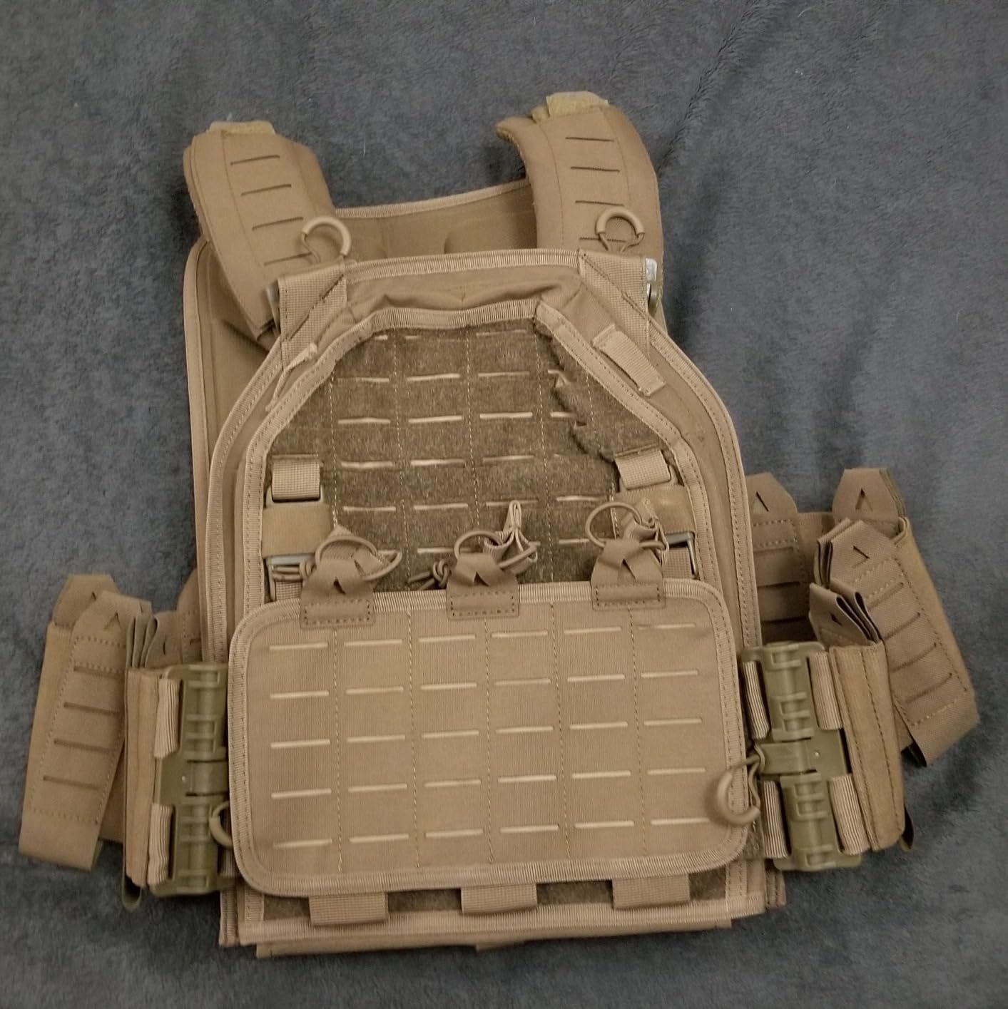 BOMTURN Tactical Vest for Men Quick Release Laser-Cutting Modular Vest for Outdoor customer photo 1