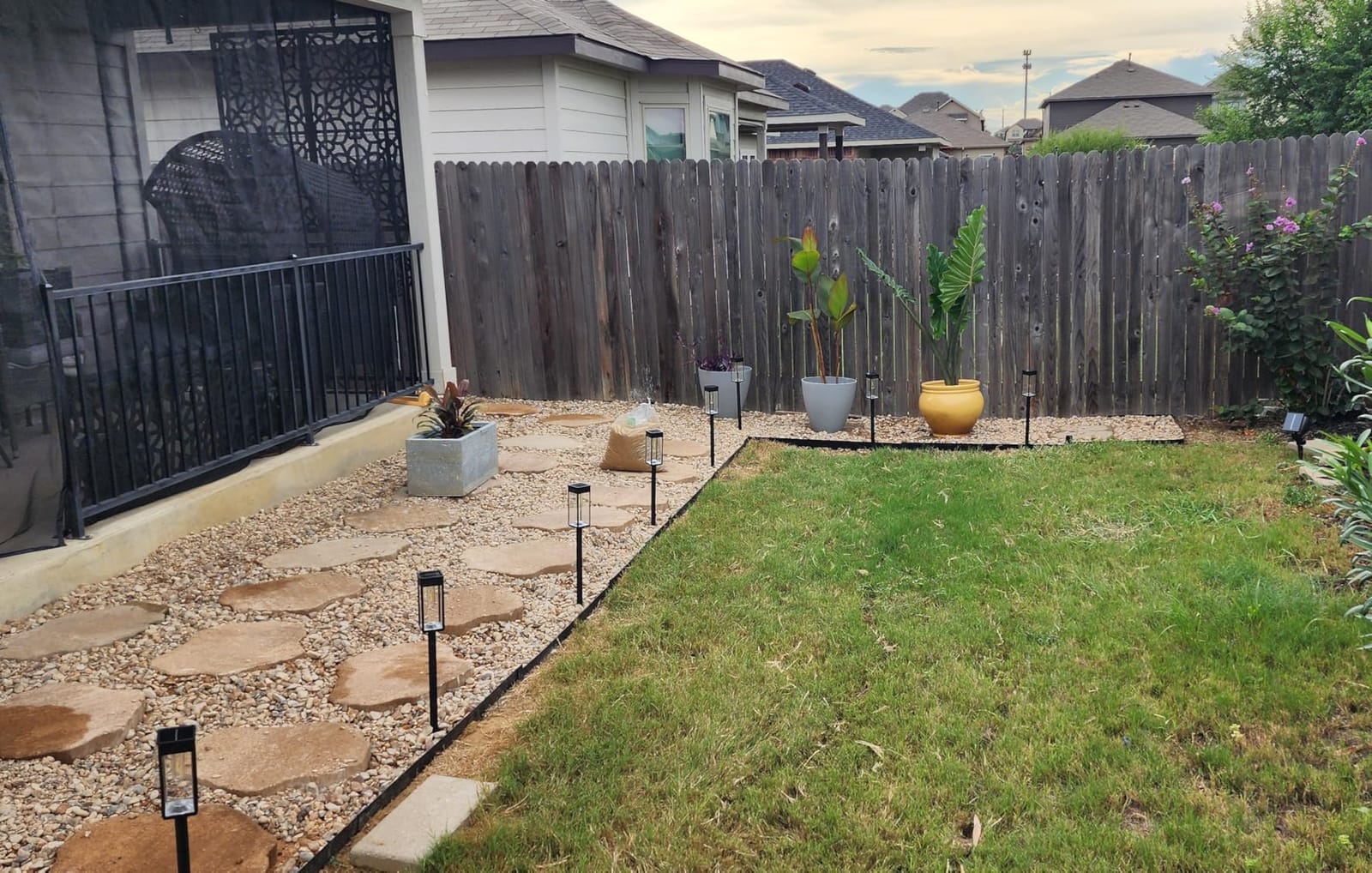 Worth Garden 10-Pack Galvanized Steel Landscape Lawn Edging - 4.5in H Black Powder Coated Bendable Metal Strips - Hammer-in Edging Border w/ 11 Clips - Yard Pathway Divider (33Ft Total) customer photo 1
