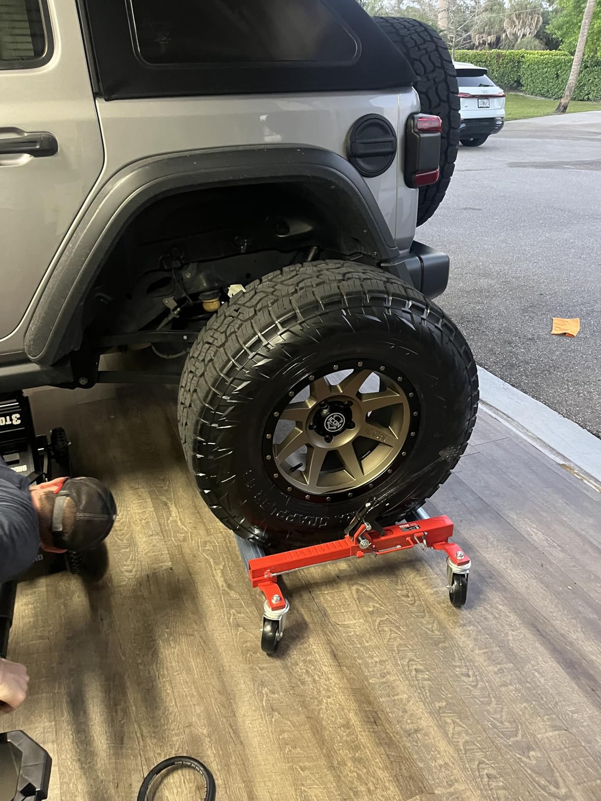 VEVOR Wheel Dolly, 3000 lbs Car Moving Dolly, Wheel Dolly Car Tire Stake Set of 2 Piece, Heavy-Duty Car Tire Dolly Cart Moving Cars, Trucks, Trailers, Motorcycles, and Boats customer photo 1