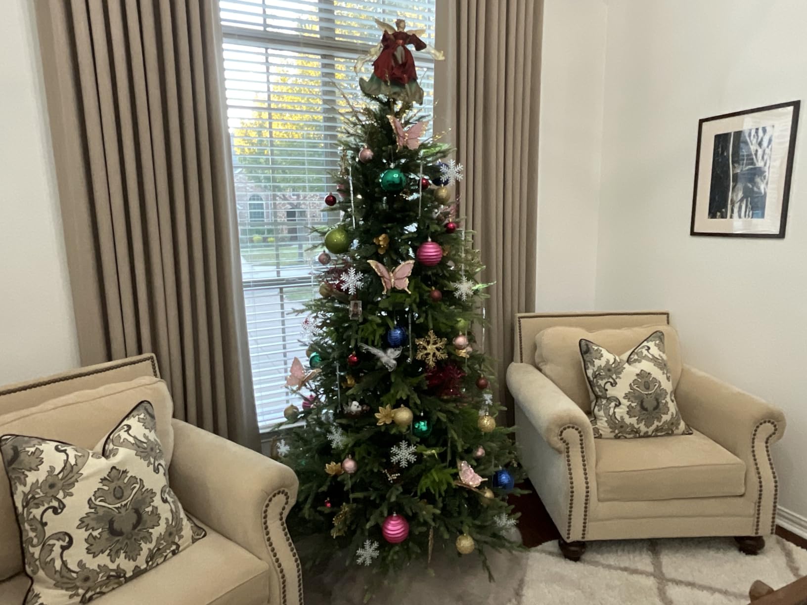 Hykolity 9 ft Prelit Christmas Tree with Realistic PE Foliage | 600 Warm White Led Lights, 5,179 Mixed PE and PVC Tips, Hinged Design and Sturdy Metal Stand customer photo 2