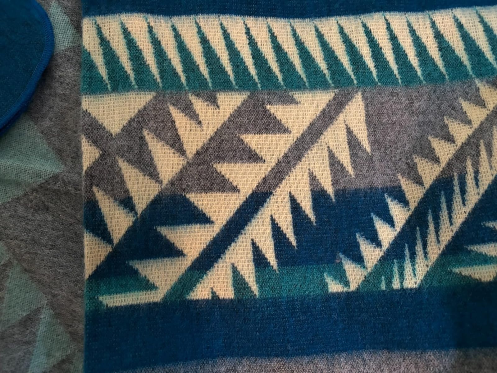 Premium Alpaca Wool Blanket King Size 85 x 80 | Ultra Soft Reversible Throw Blanket, Warm, Breathable, Hypoallergenic, Andean Style customer photo 1