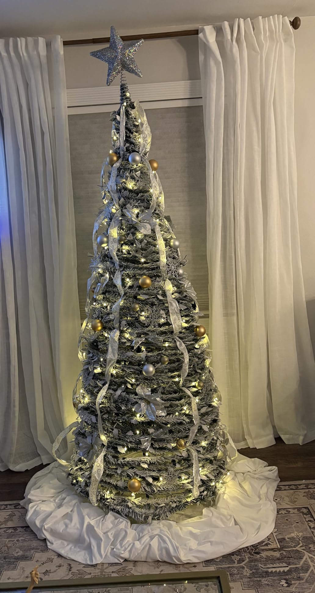 6.5 Ft Pop up Christmas Tree, Prelit 200 Warm White LED Lights, Opens Instantly, Fully Decorated, 8 Lighting Modes & Timer, Fire-Resistant, Foldable, Collapsible Xmas Tree Outdoor Indoor Holiday Party Decor customer photo 2