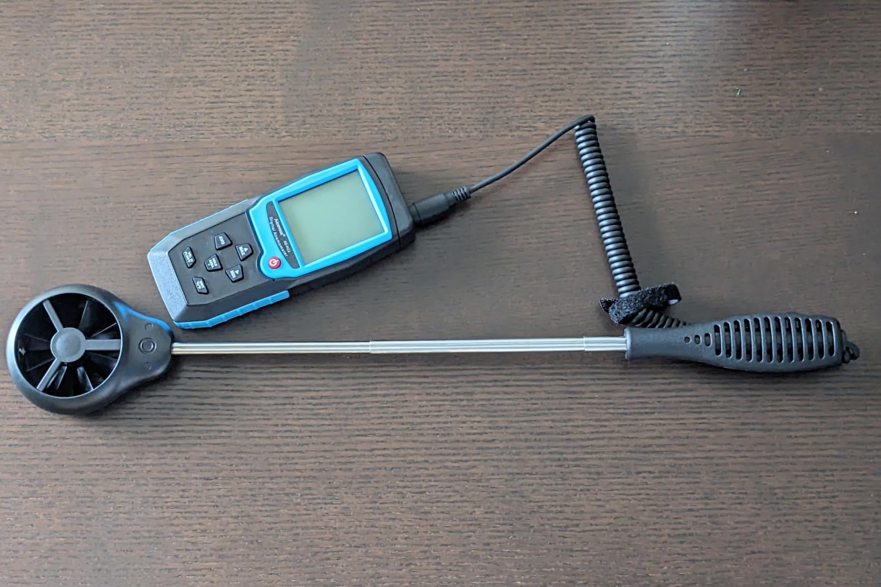 H12 Digital Anemometer Handheld Wind Speed Meter with Extended Wind Sensor, Measures Wind Speed Wind Flow Temperature and Humidity CFM Air Flow Velocity Meter with Big Backlit Screen customer photo 1