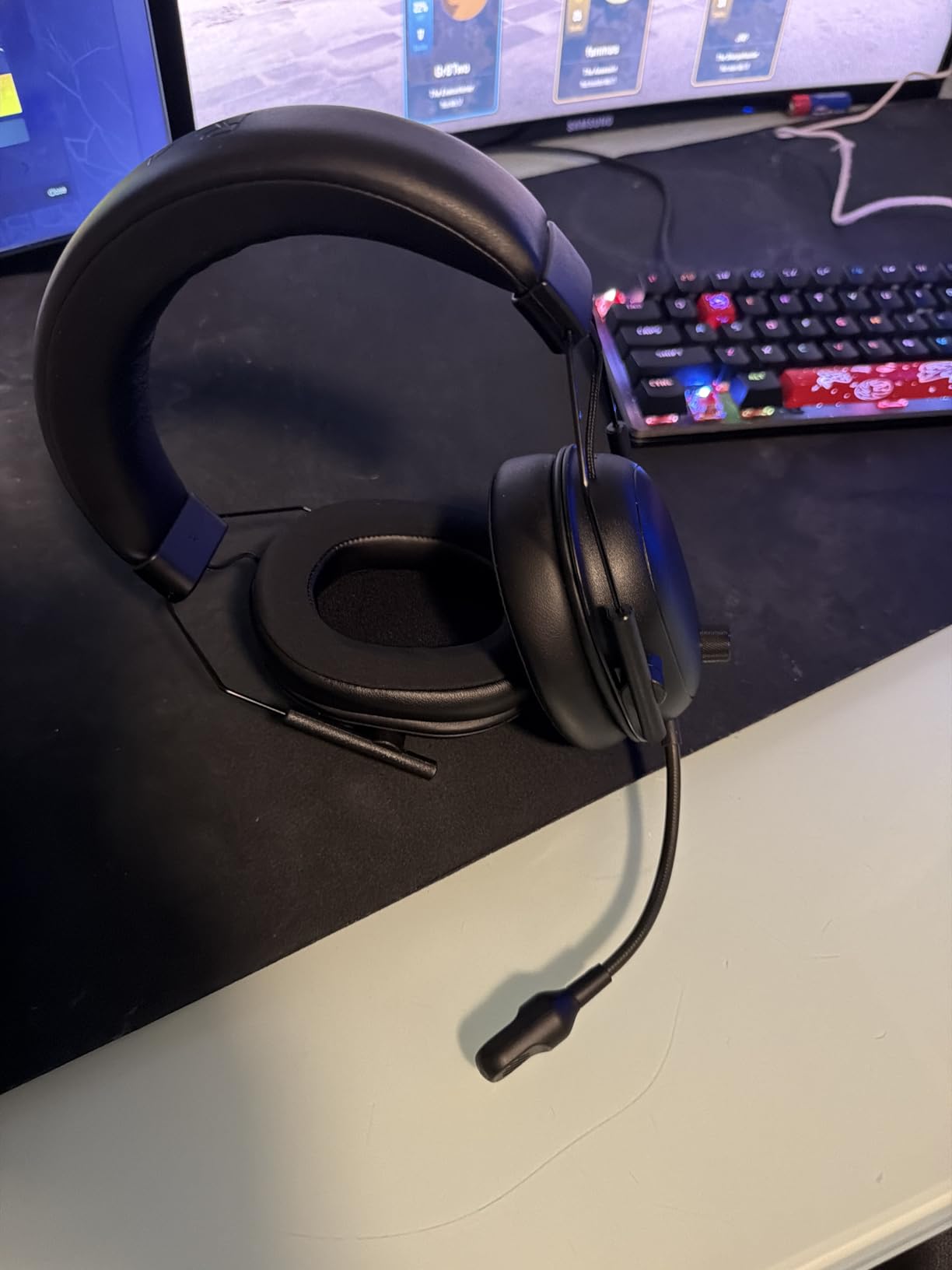 Razer BlackShark V2 HyperSpeed Wireless PC Gaming Headset, 2.4GHz, Black | 280g Lightweight, Wideband Mic, 50mm Drivers, Bluetooth or USB, 70 Hr Battery, for Mac, PlayStation, Switch & Mobile customer photo 1