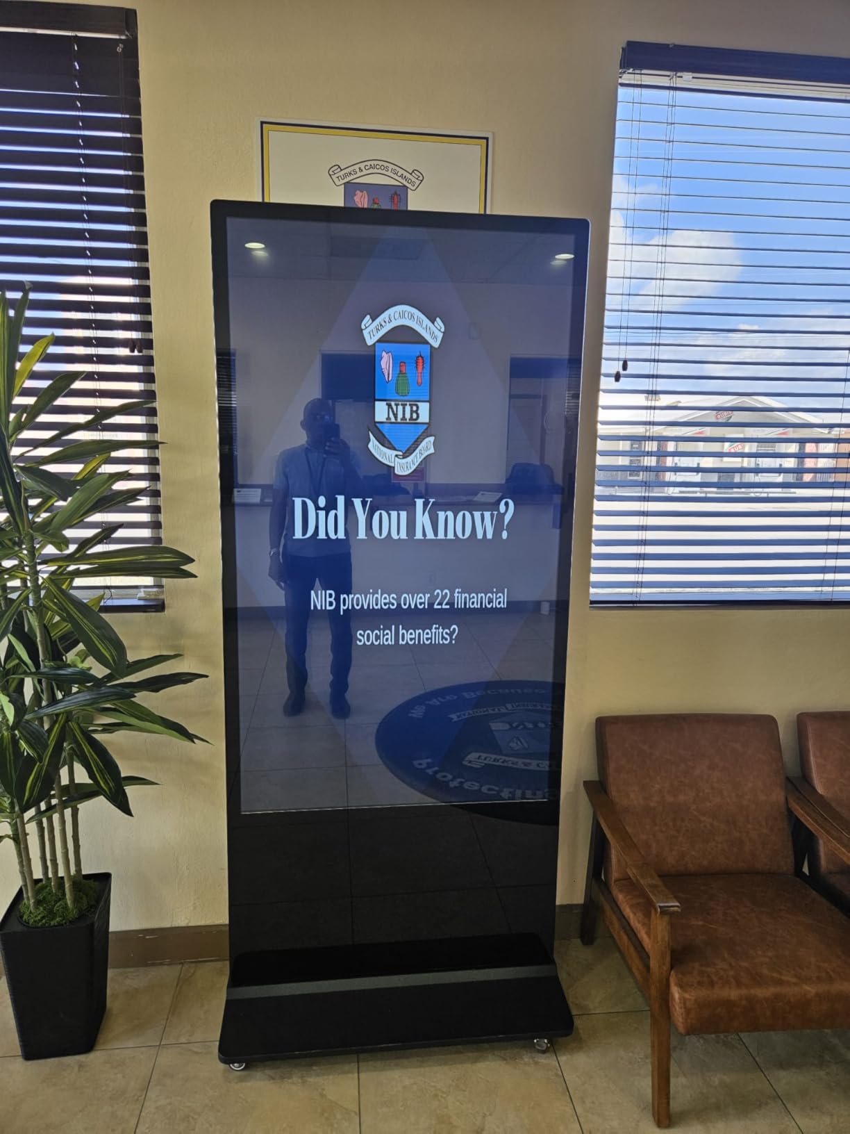 MWE 43 Inch Indoor Floor Standing Digital Signage Advertising Display Kiosk LCD Screen Commercial Totem Android System Vertical Poster with Auto Media Player customer photo 2
