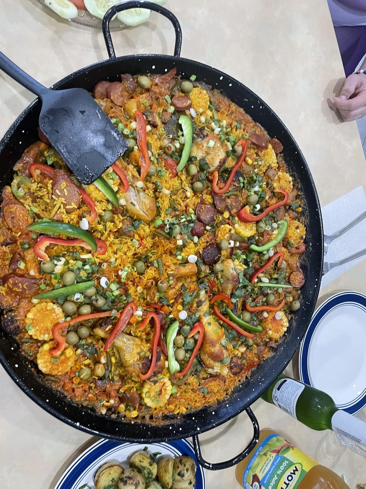 Paelluxe Paella Burner and Stand Set 16 Servings, 22 Inch Paella Pan, Dual Propane Outdoor Stove with Stand & Regulator, Portable Gas Cooker for Camping Crawfish Boil Cooking Outdoor, Paellera Propano customer photo 1