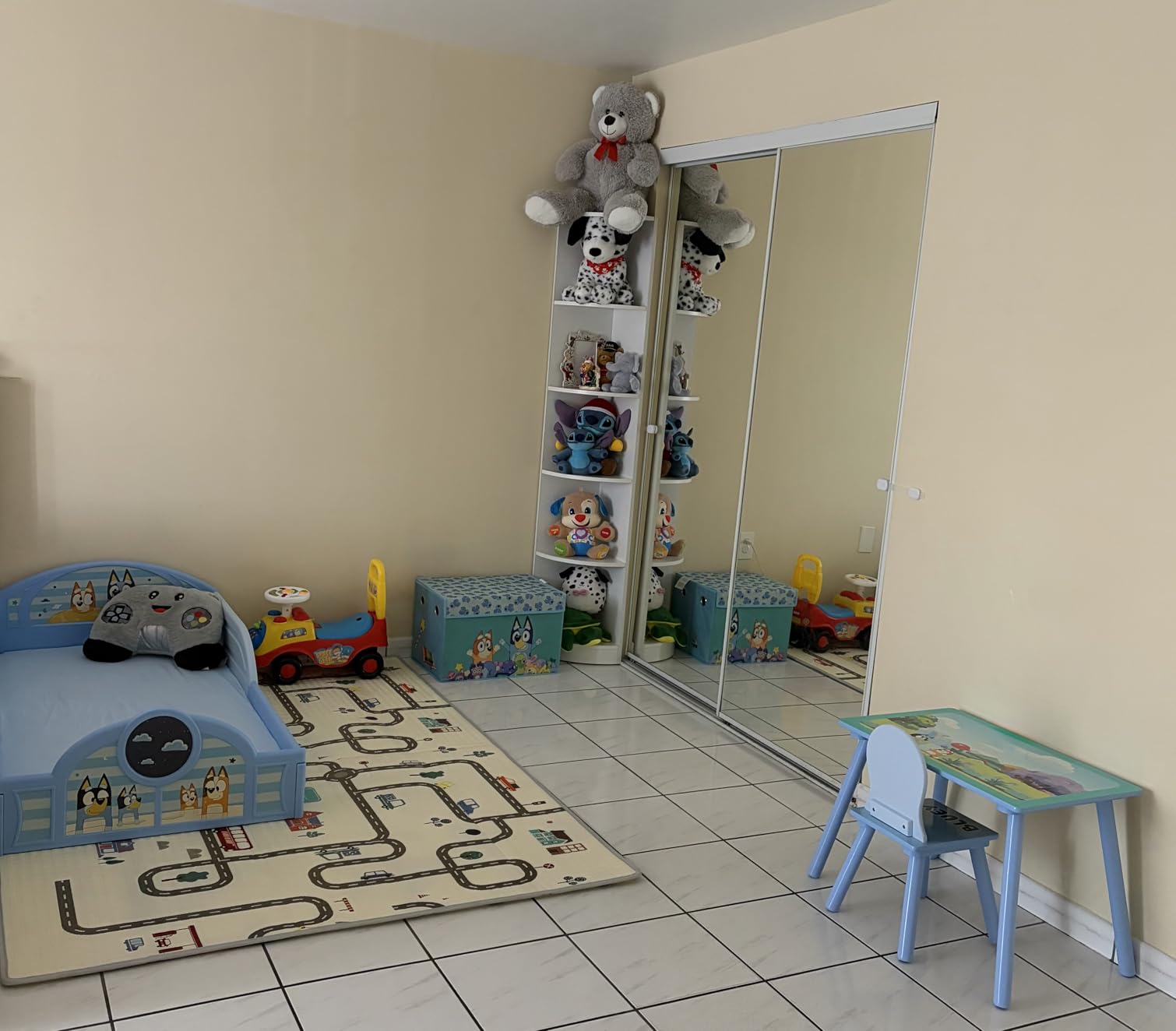 Delta Children - Marvel Spidey and His Amazing Friends 4-Piece Toddler Room-in-a-Box Set - Includes Sleep and Play Toddler Bed, Table, 1 Chair and Fabric Toy Box, Blue/Red customer photo 1