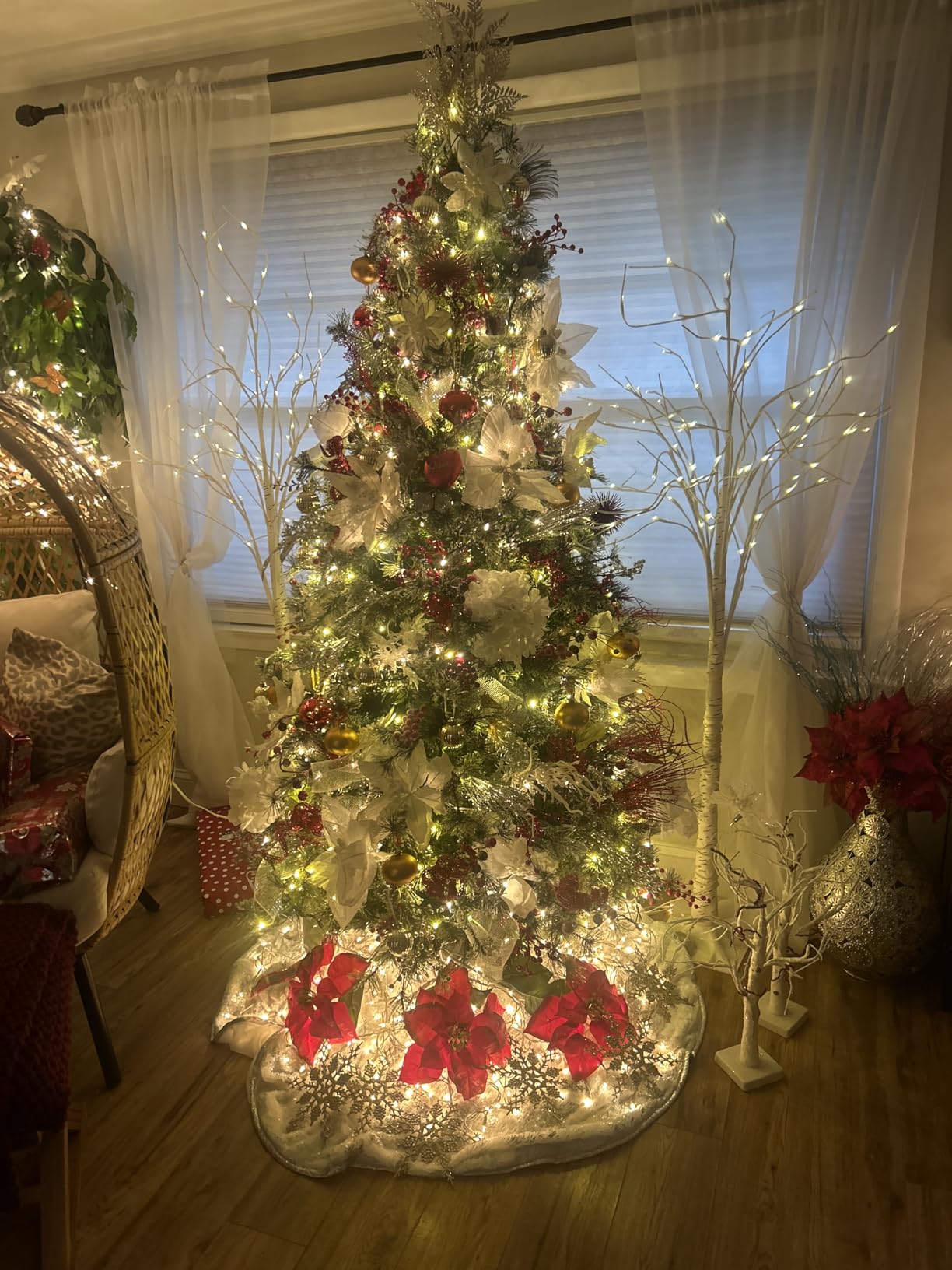 Best Choice Products 7.5ft Pre-Lit Cashmere Christmas Tree, Premium Semi-Flocked Artificial Holiday Decor w/Cordless Connection, 2-in-1 LED Lights customer photo 1