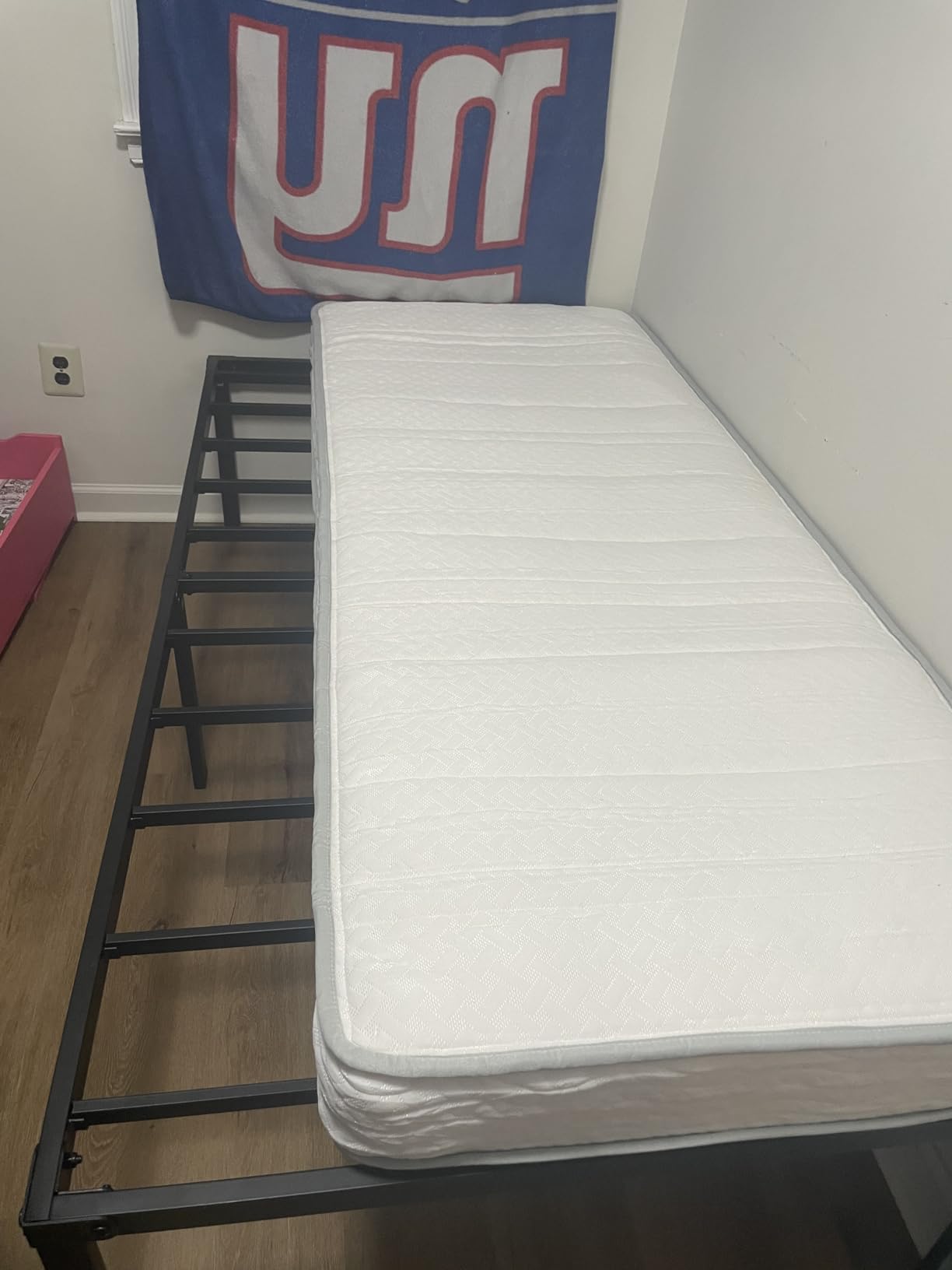 Zinus 6 Inch Narrow Twin Foam & Spring Mattress, Medium Feel | For Bunk Beds, Trundles, RVs & Compact Spaces, Durable Support, Mattress in a Box, CertiPUR-US & OEKO-TEX Certified customer photo 1