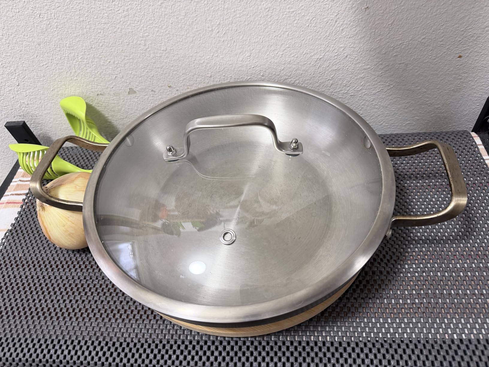 Inqibee 12 Inch Stainless Steel Paella Pan with Lid | Large Frying Pan with Double Riveted Handles, Wide Shallow Paella for Stovetop, Induction Compatible, Dishwasher & Oven Safe customer photo 1