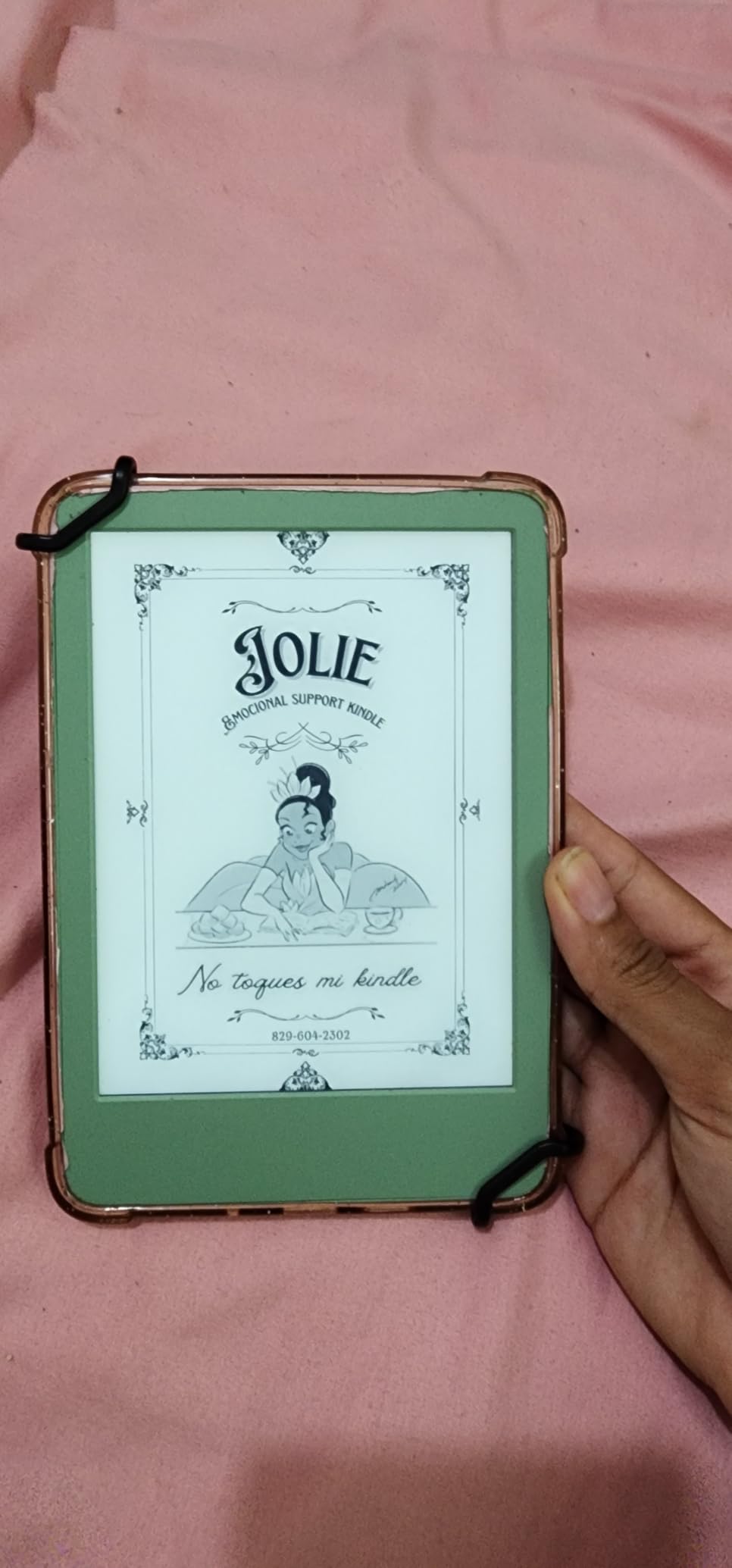 Amazon Kindle 16 GB (newest model) - Lightest and most compact Kindle, now with faster page turns, and higher contrast ratio, for an enhanced reading experience - Black customer photo 2