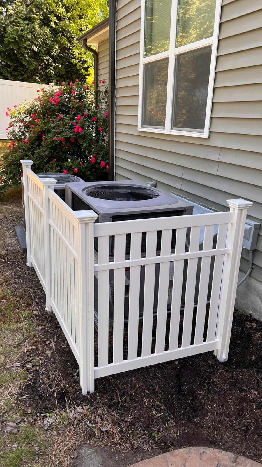 Enclo Hartford Privacy Screen, White Vinyl DIY No Dig Kit | 4ftH x 3.3ftW, 3 Panels, Trash Bin or AC Enclosure, EC18016 customer photo 1