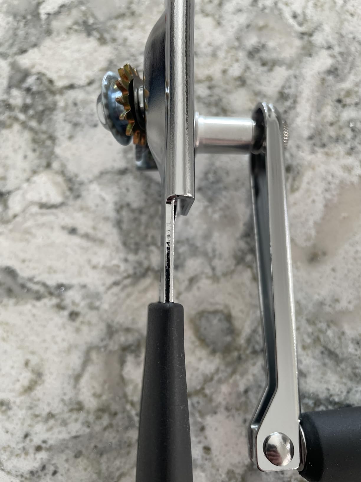 Heavy-Duty Commercial Manual Crank Can Openers,Rubber-Coated Long Handles | Easy to use, Ergonomic,Works Great on #10 Cans,for Restaurants,Home Kitchens,Seniors & Arthritis customer photo 2