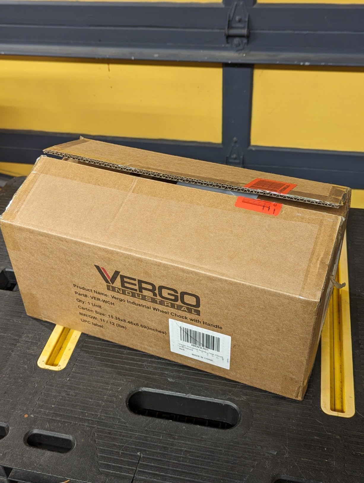 Vergo Industrial Extra Large Wheel Chock 2-Pack - Heavy Duty Molded Rubber XL Wheel Chock for Trucks, Trailers, RVs or Large Freight Equipment - Max Weight Capacity 20 Tons / 40,000 lbs (No Handle) customer photo 2