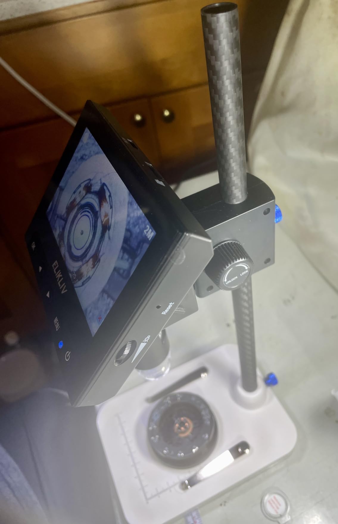 Elikliv Coin Microscope, 4.3'' LCD Digital Microscope 1000x, Coin Magnifier with 8 Adjustable LED Lights, PC View Compatible with Windows/Mac, EDM4B, Black customer photo 1
