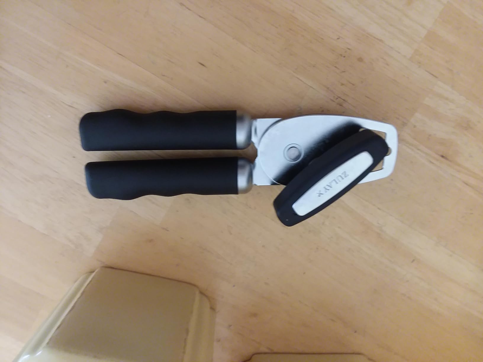 Zulay Kitchen Heavy Duty Stainless Steel Can Opener Manual with Bottle Opener - Rust Proof Manual Can Opener With Turn Knob & Comfy Soft Grip Handles - Black customer photo 2