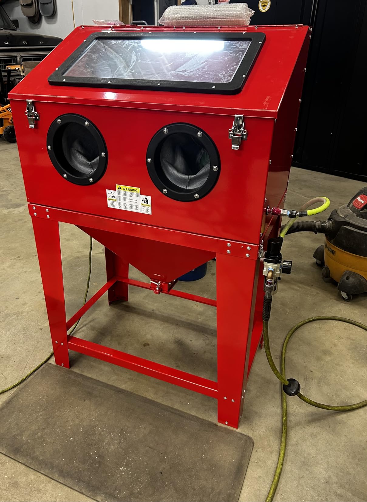 90 Gallon Sandblasting Cabinet,Red | 40-80PSI, Glass Viewing Windows, LED Light, 4 Nozzles & Blasting Gun, For Paint & Rust Removal customer photo 2