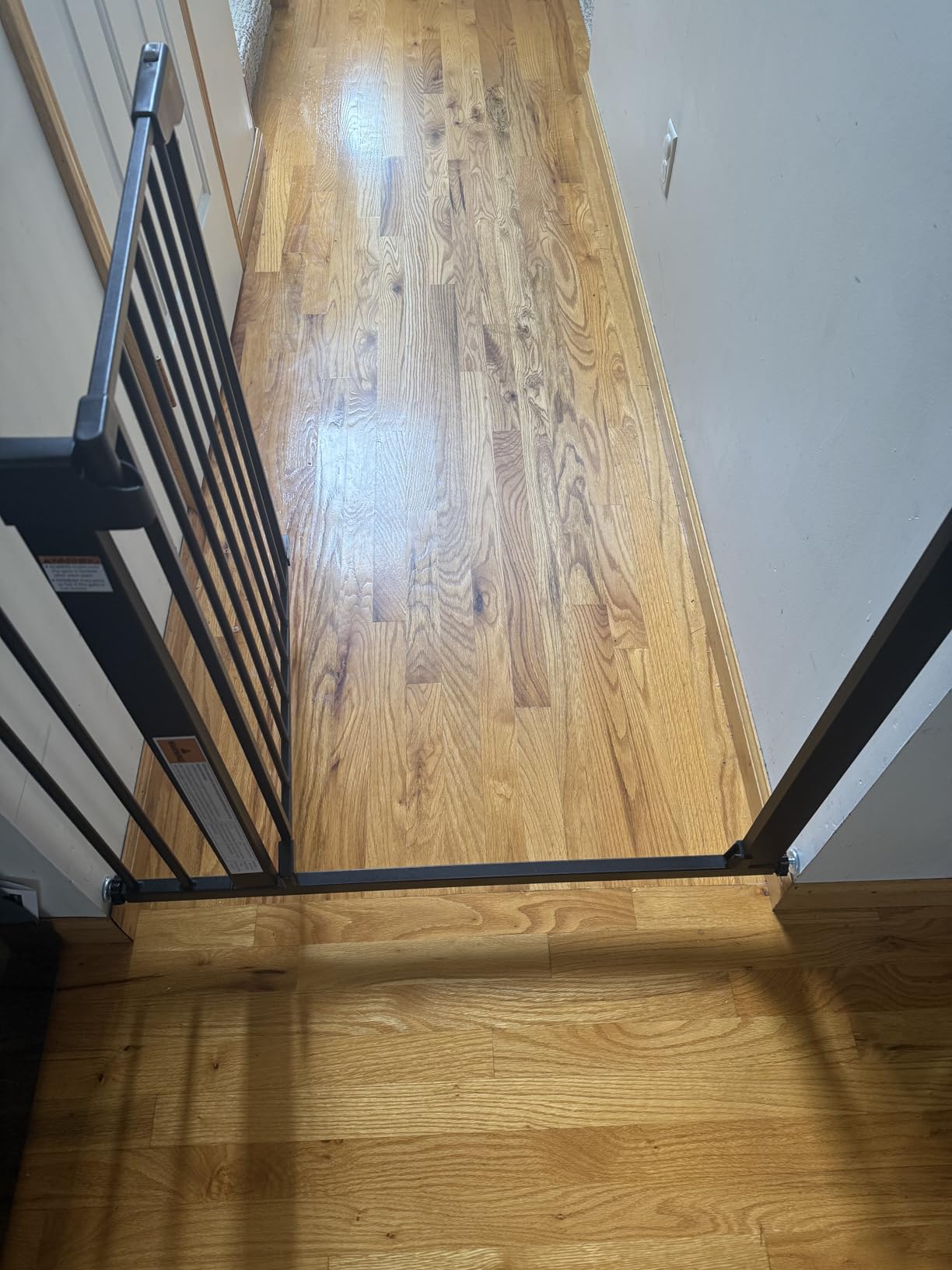 Cumbor 30-48 in Baby Gate for Stairs, Auto Close Dog Gate Indoor, Black | Mom's Choice Awards Winner, Double Lock Safety for Doorways, One-Hand Open Child Gate for Toddlers & Pets, Pressure Mounted customer photo 1