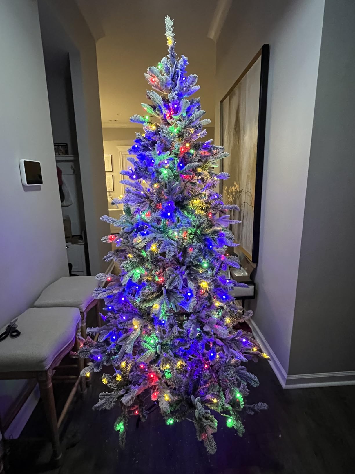 YITAHOME 7.5ft Prelit Mountain Pine Flocked Christmas Tree with Remote, Pre-Decorated Hierarchical Tower, 1278 Branch Tips, 550 Lights, 55 Pine Cones customer photo 2
